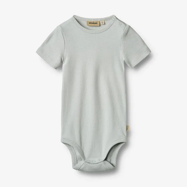 wheat-timo-ripp-body-kurzarm-soft-blue-bio-baumwolle image 1