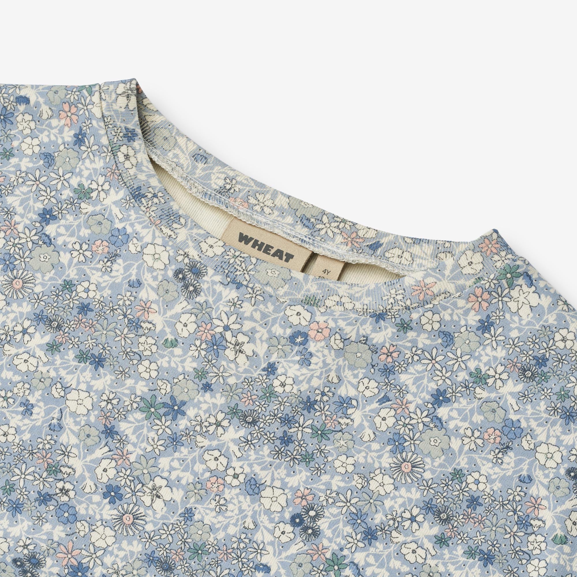 wheat-emilie-jerseykleid-blue-summer-flowers-bio-baumwolle image 4
