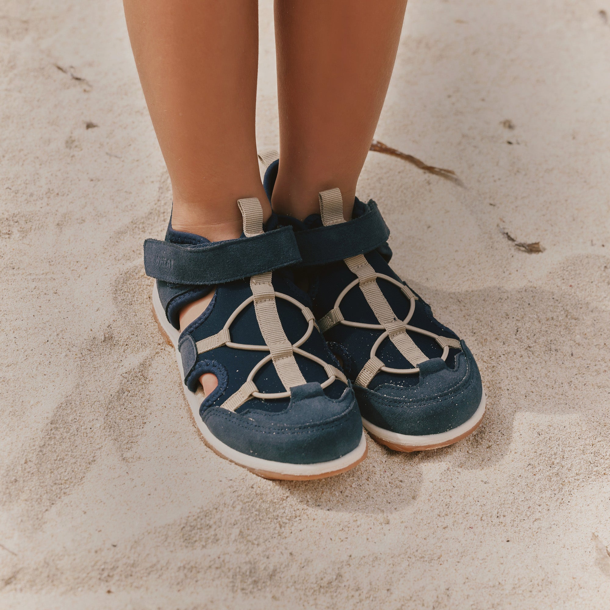 wheat-mingi-sandale-navy-neopren-leder-geschlossen image 2