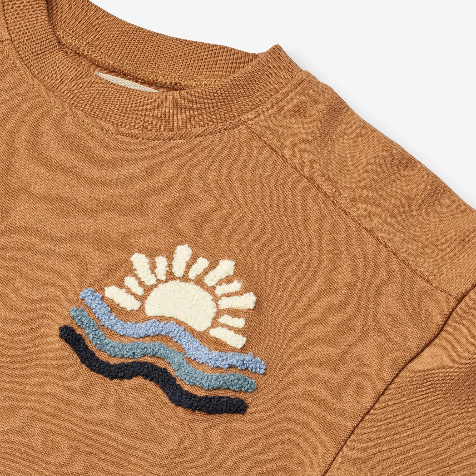 wheat-sander-sweatshirt-almond-bio-baumwolle-stickerei image 4