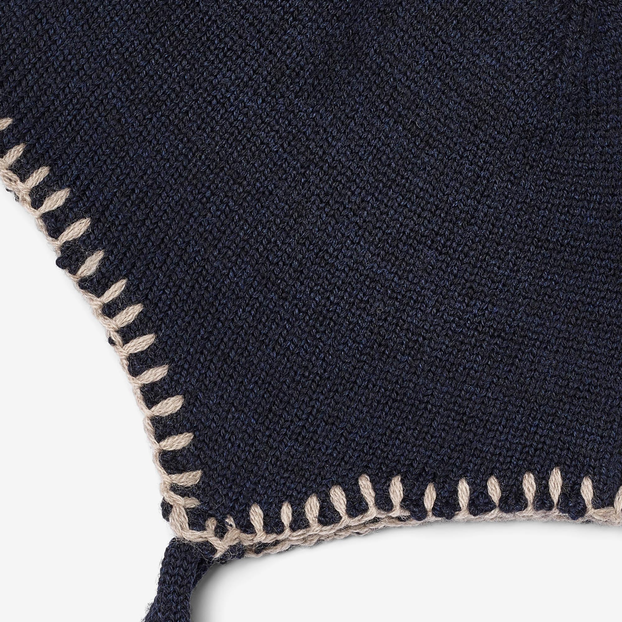 wheat-pomma-strickm-tze-navy-merinowolle-mit-bommel image 3