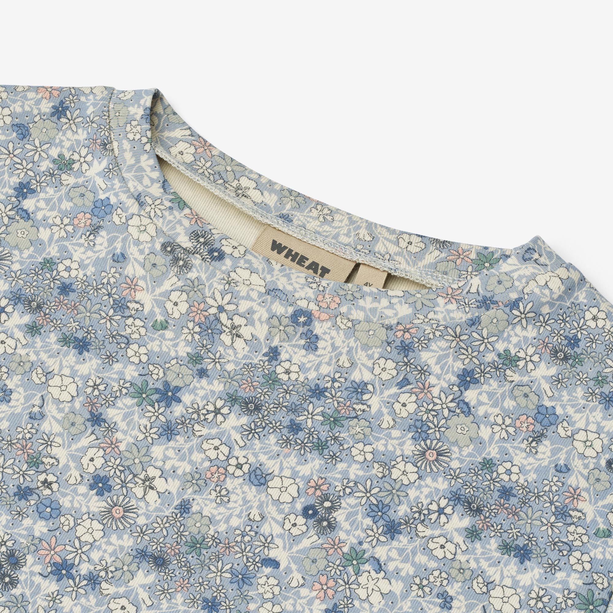 wheat-ella-t-shirt-m-dchen-blue-summer-flowers-bio-baumwolle image 3