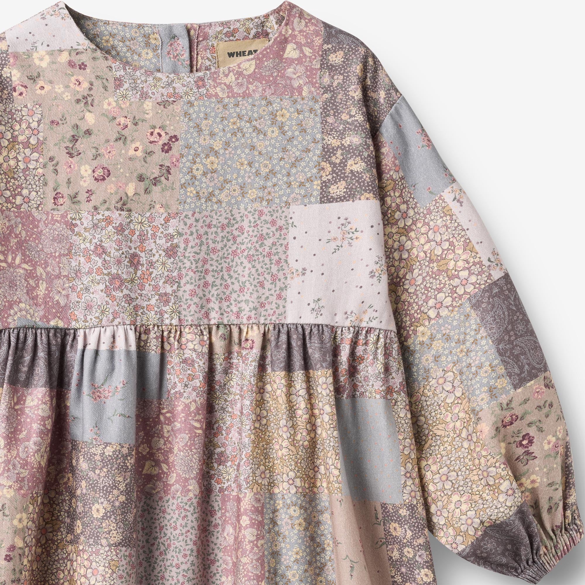 wheat-herdis-kleid-patchwork-flowers-bio-baumwolle image 3