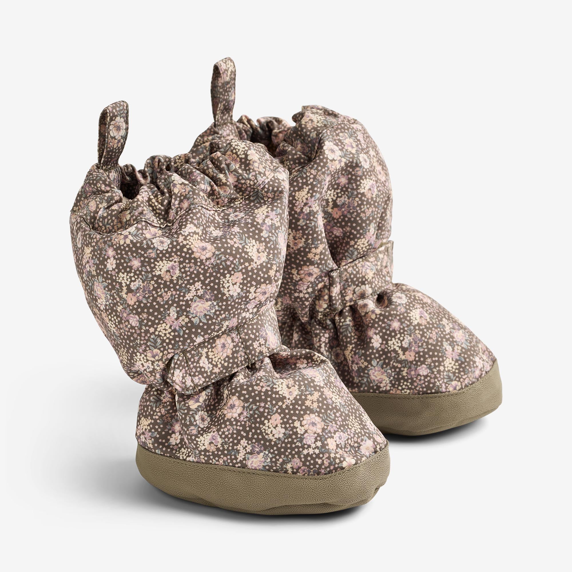 wheat-outerwear-booties-f-linge-dry-wood-snow-flowers image 1