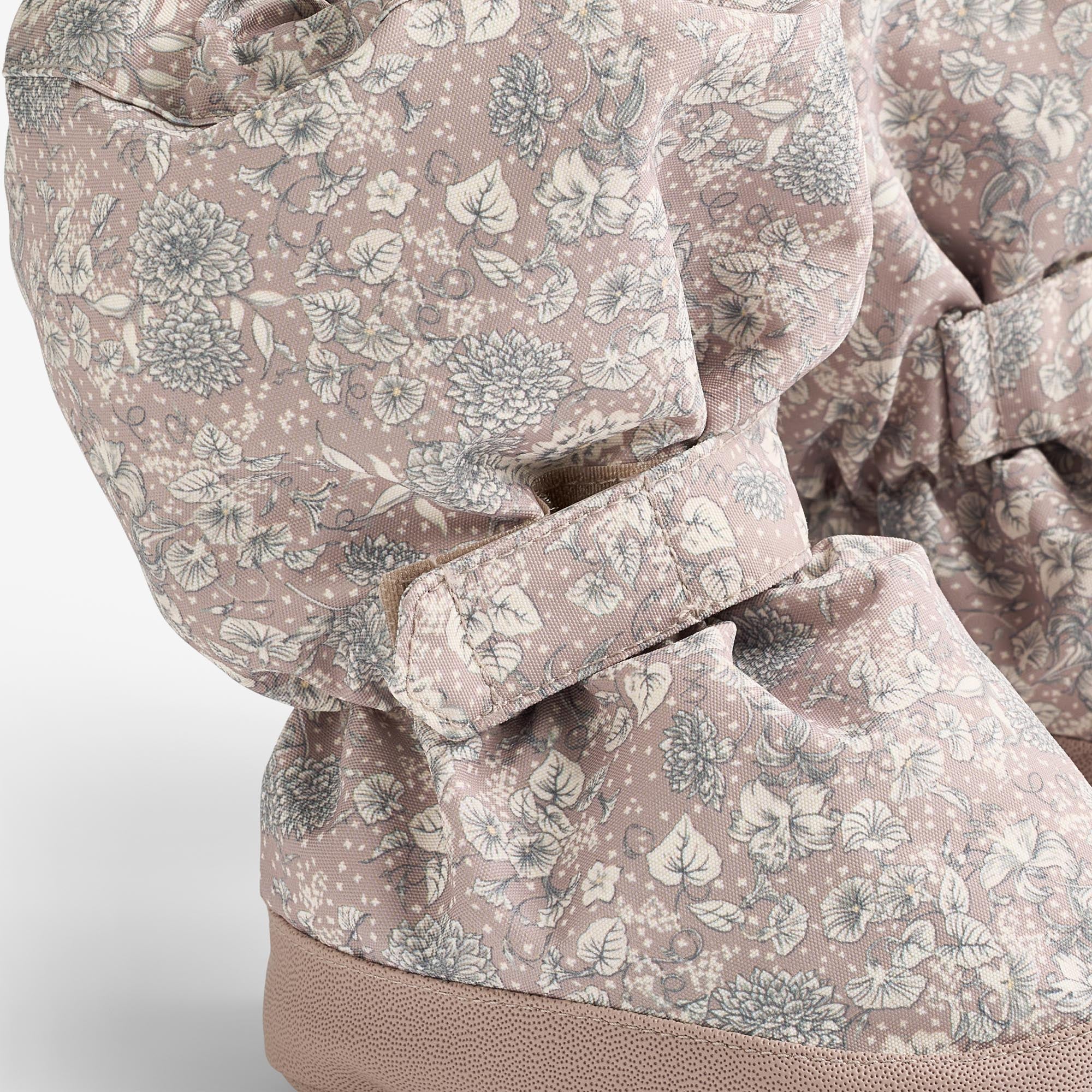 wheat-accessories-outerwear-booties-berschuh-dry-rose-flowers image 3