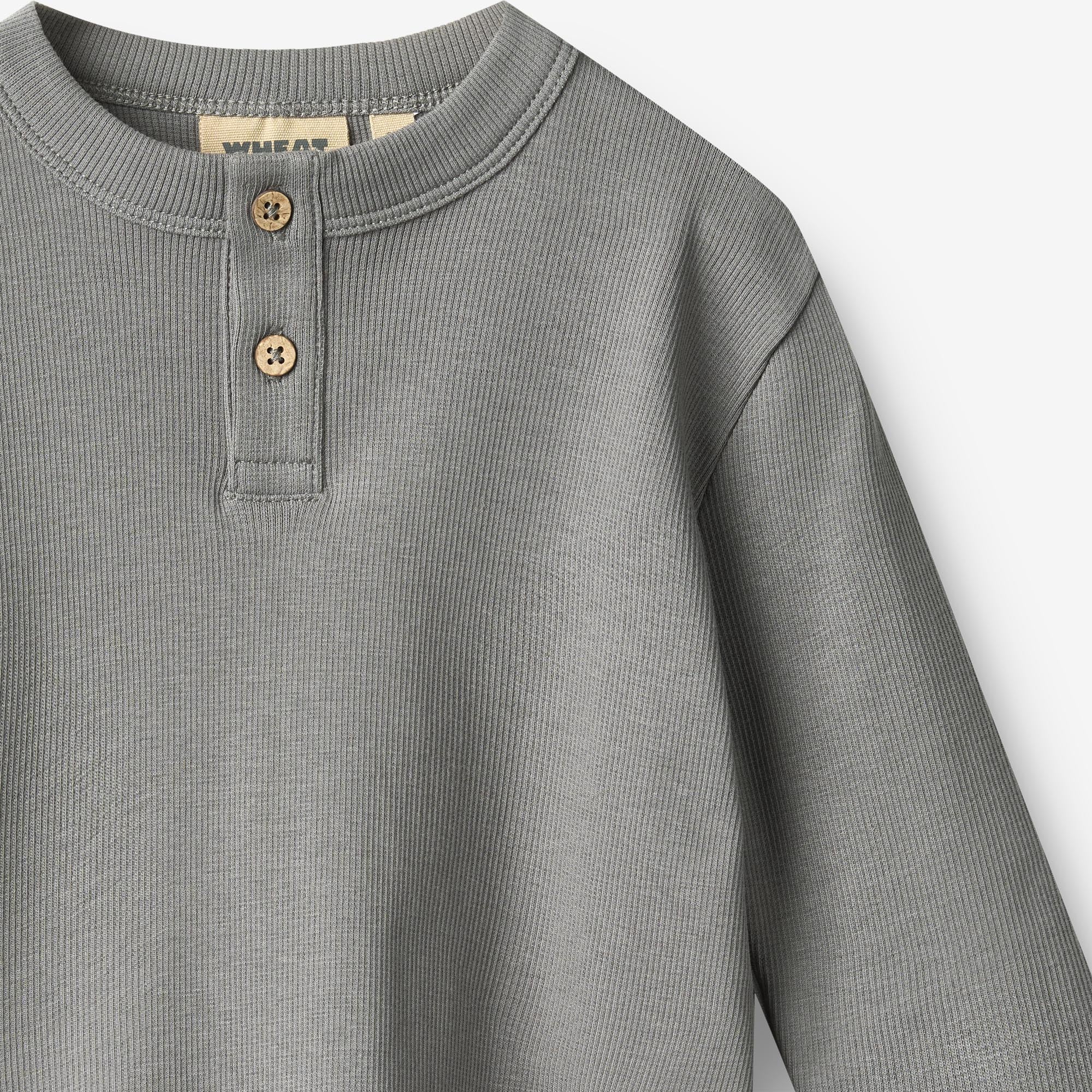 wheat-main-osvald-langarmshirt-flint-bio-baumwolle image 3