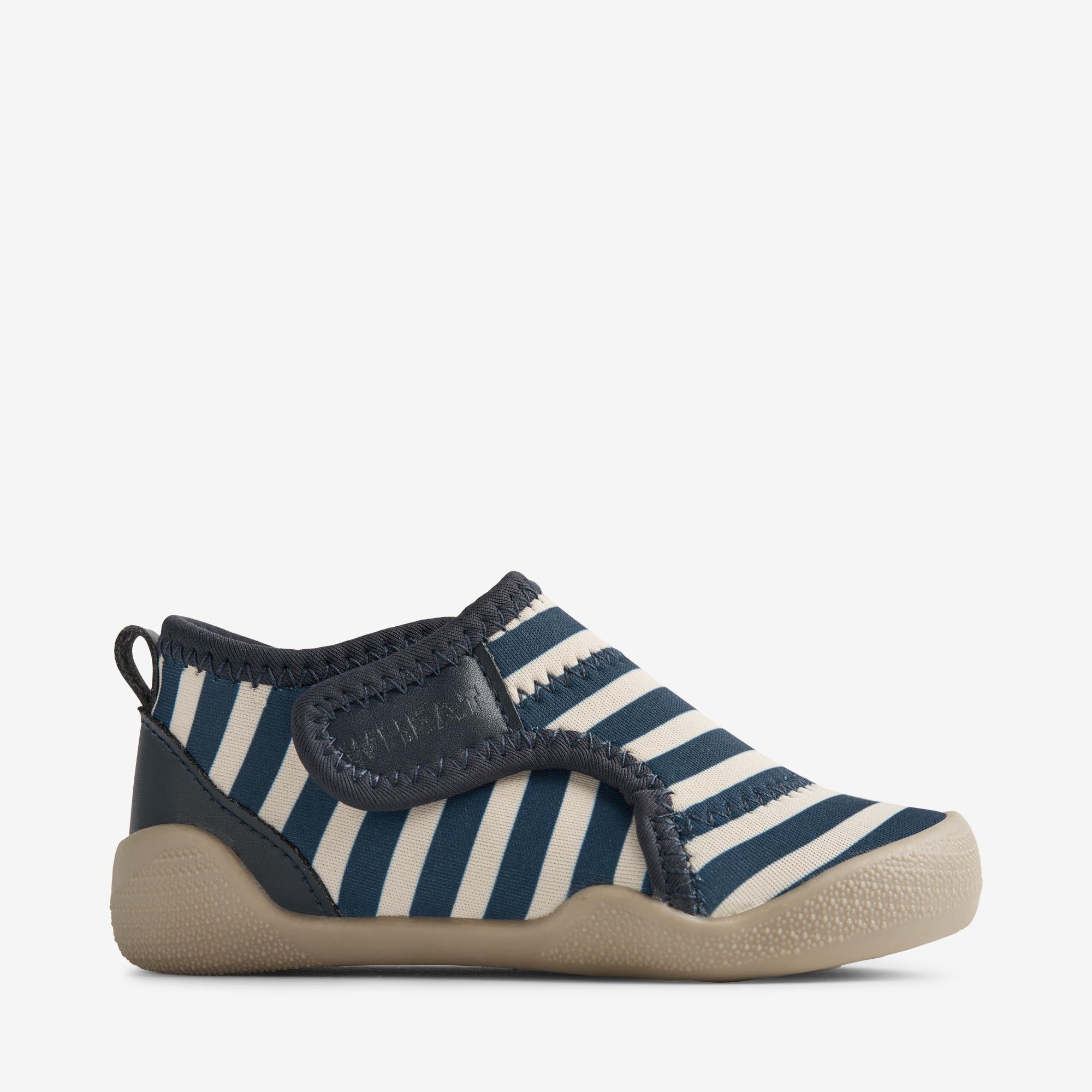 wheat-shawn-badeschuhe-indigo-stripe-barfu-neopren image 4