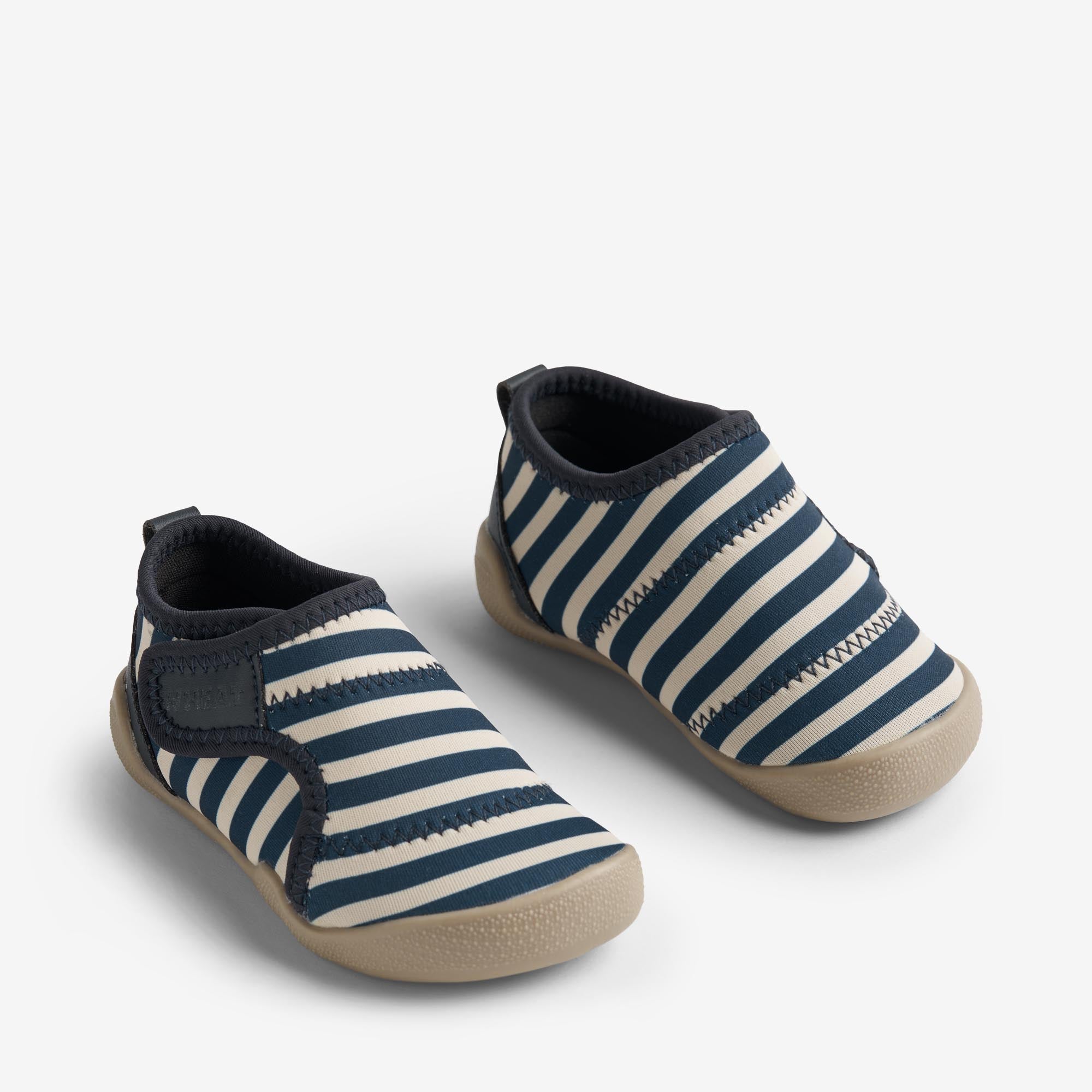wheat-shawn-badeschuhe-indigo-stripe-barfu-neopren image 1