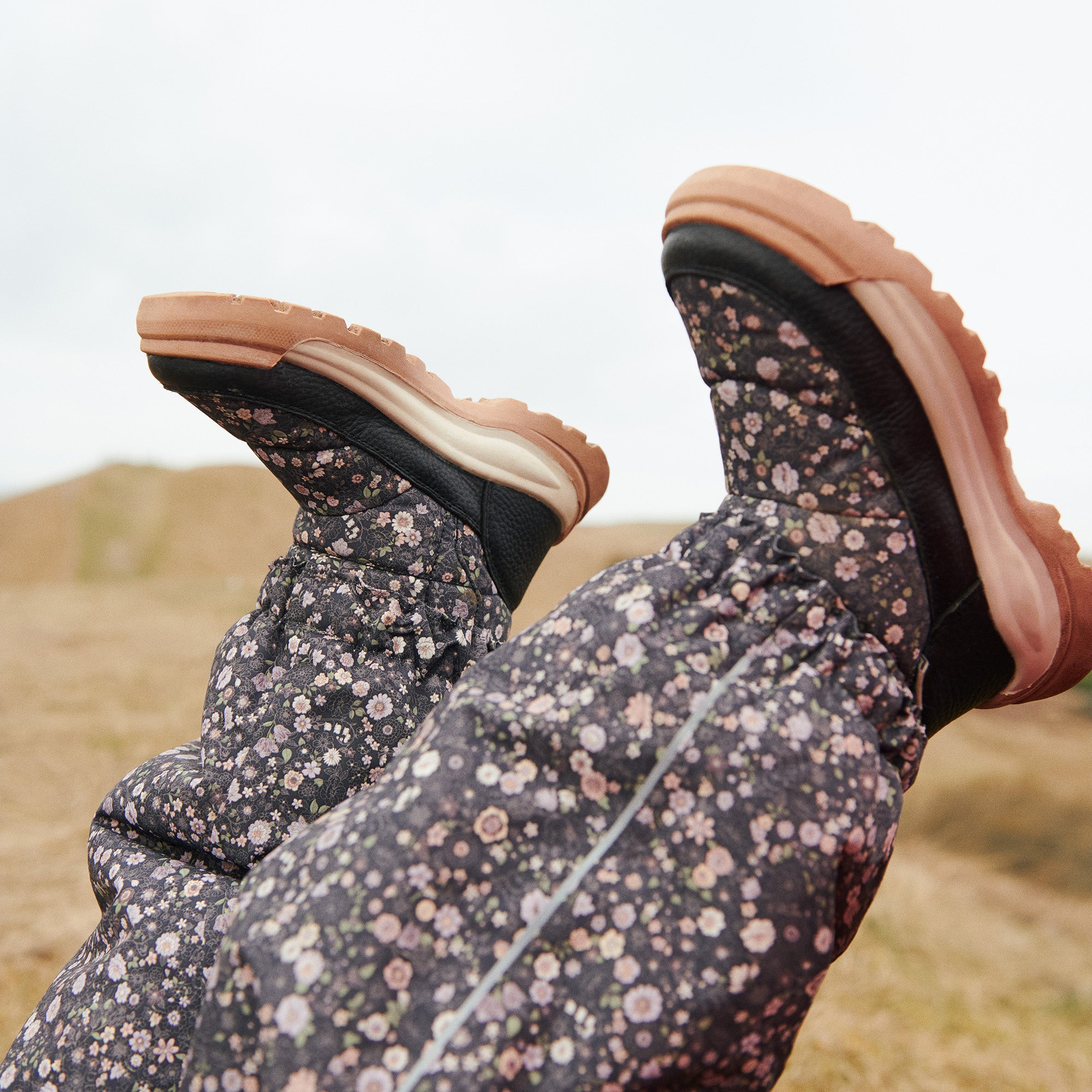 wheat-moe-tech-schneeanzug-black-sea-flowers image 6