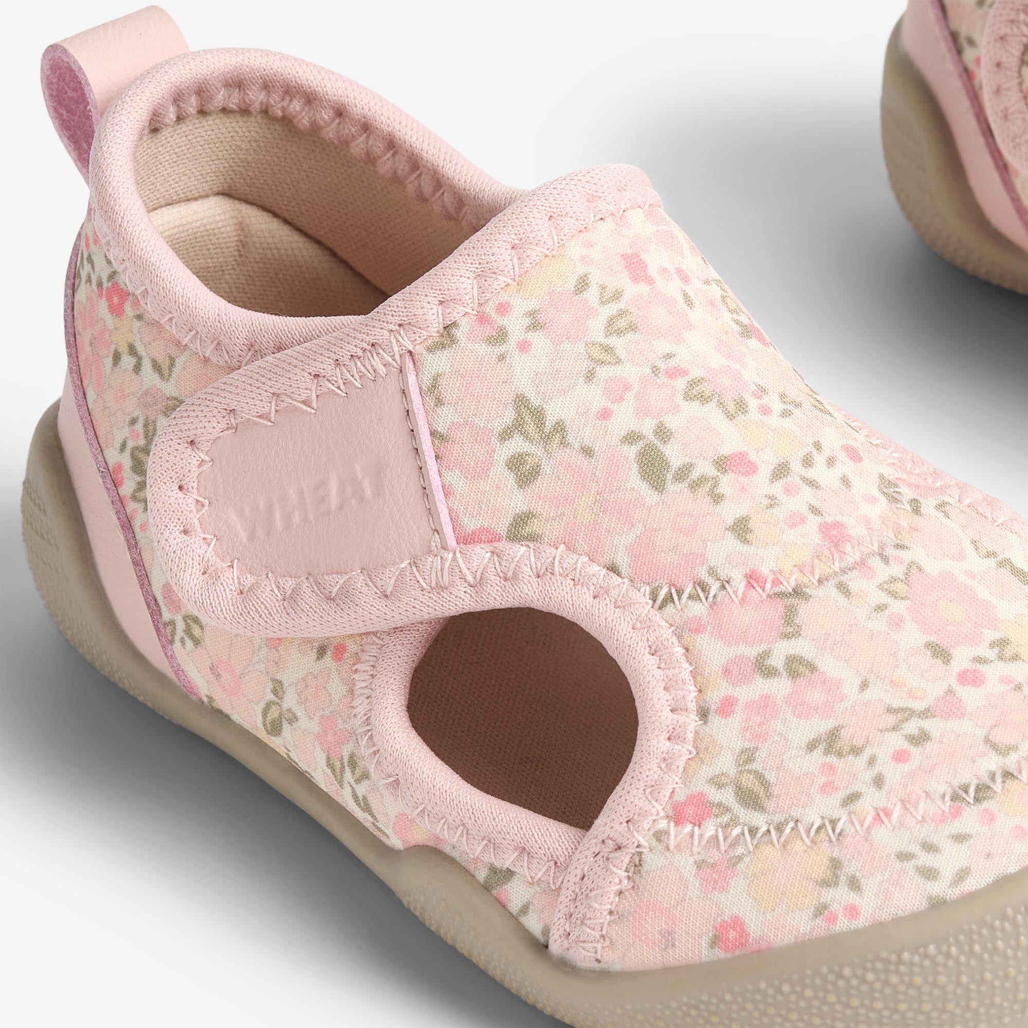 wheat-footwear-badeschuh-swirl-ivory-flower-meadow-neopren image 5