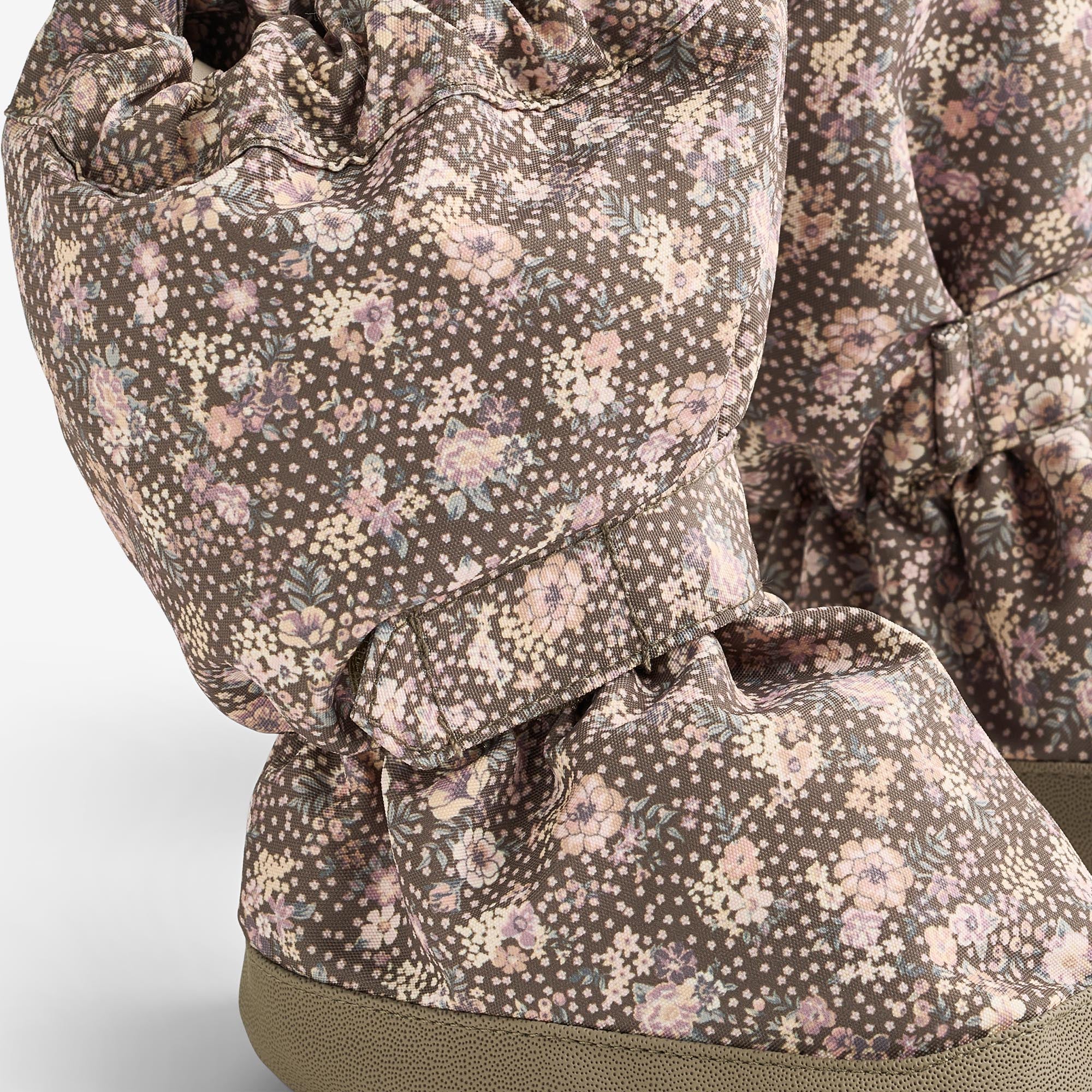 wheat-outerwear-booties-f-linge-dry-wood-snow-flowers image 2