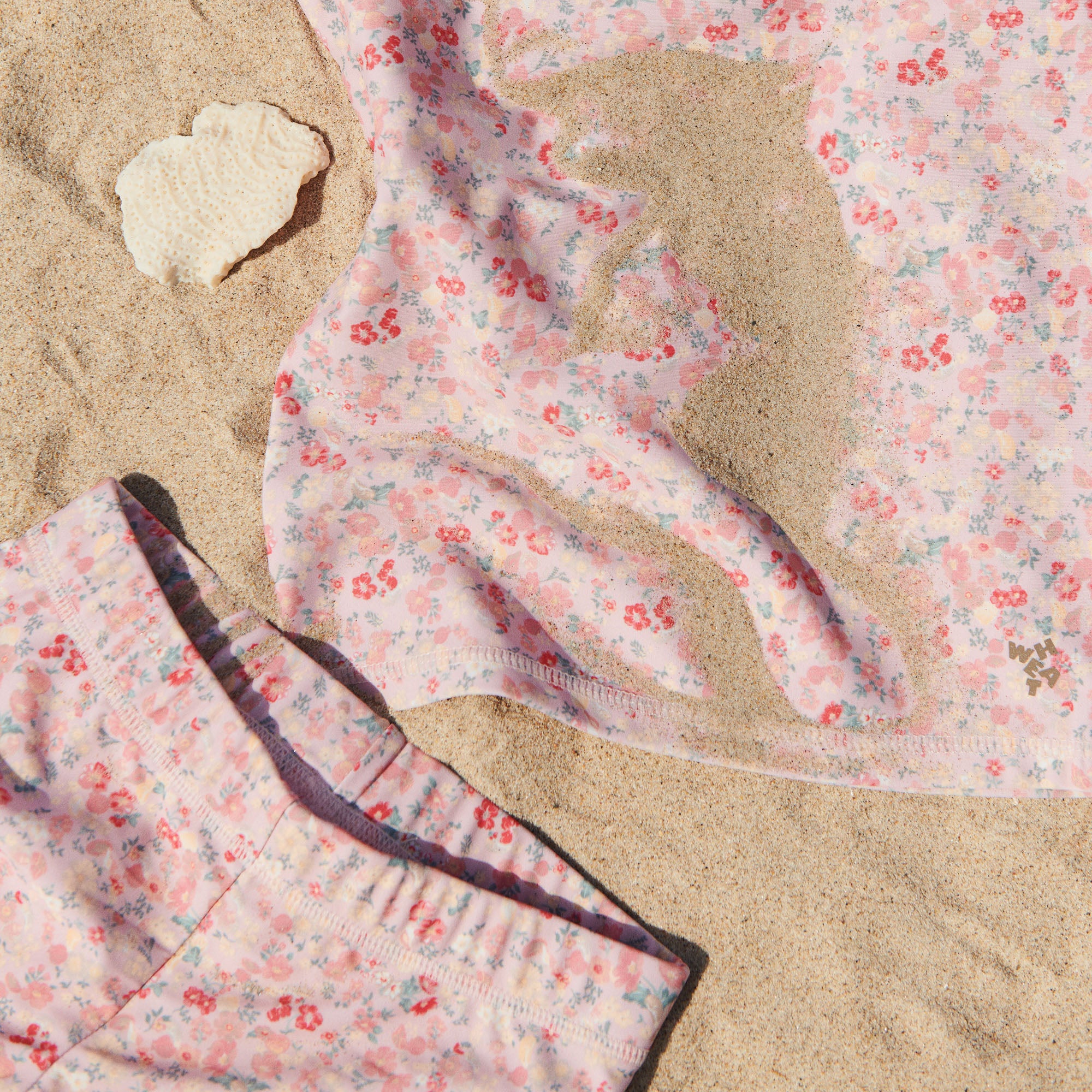 wheat-niki-schwimmshorts-powder-flowers-badehose-uv-schutz image 2