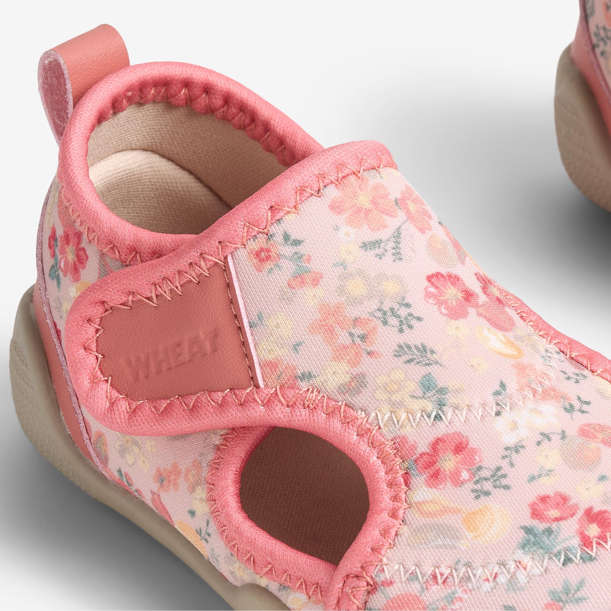 wheat-swirl-badeschuhe-powder-blumen-neopren image 5