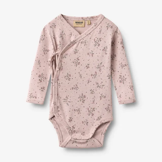 wheat-chia-wickelbody-baby-lilac-flowers-bio-baumwolle image 1