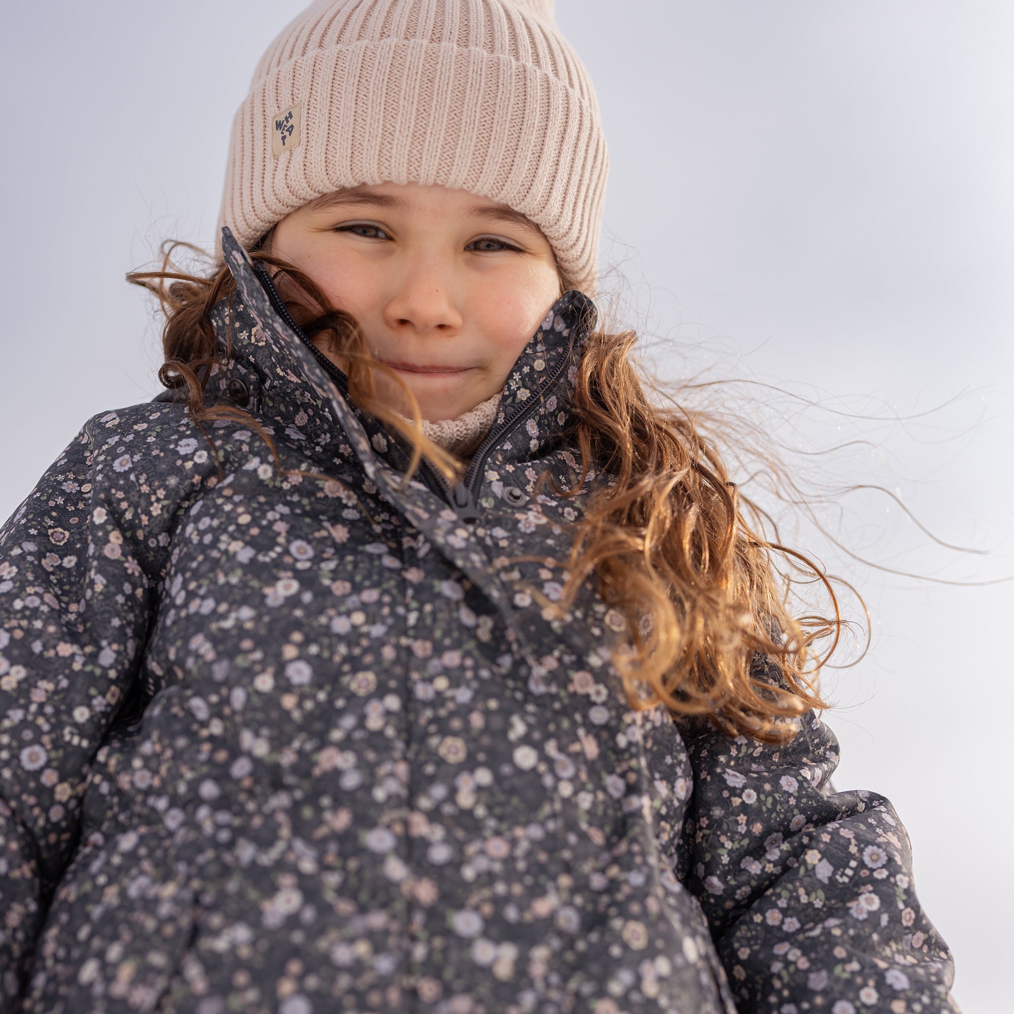 wheat-tove-tech-jacke-black-sea-open-flowers-winter image 2