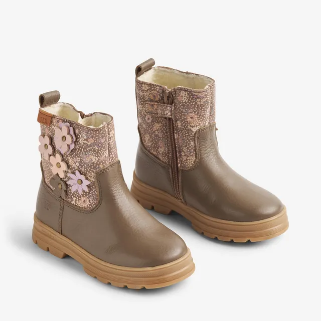 wheat-carmen-tex-winterboot-dry-wood-snow-flowers image 1