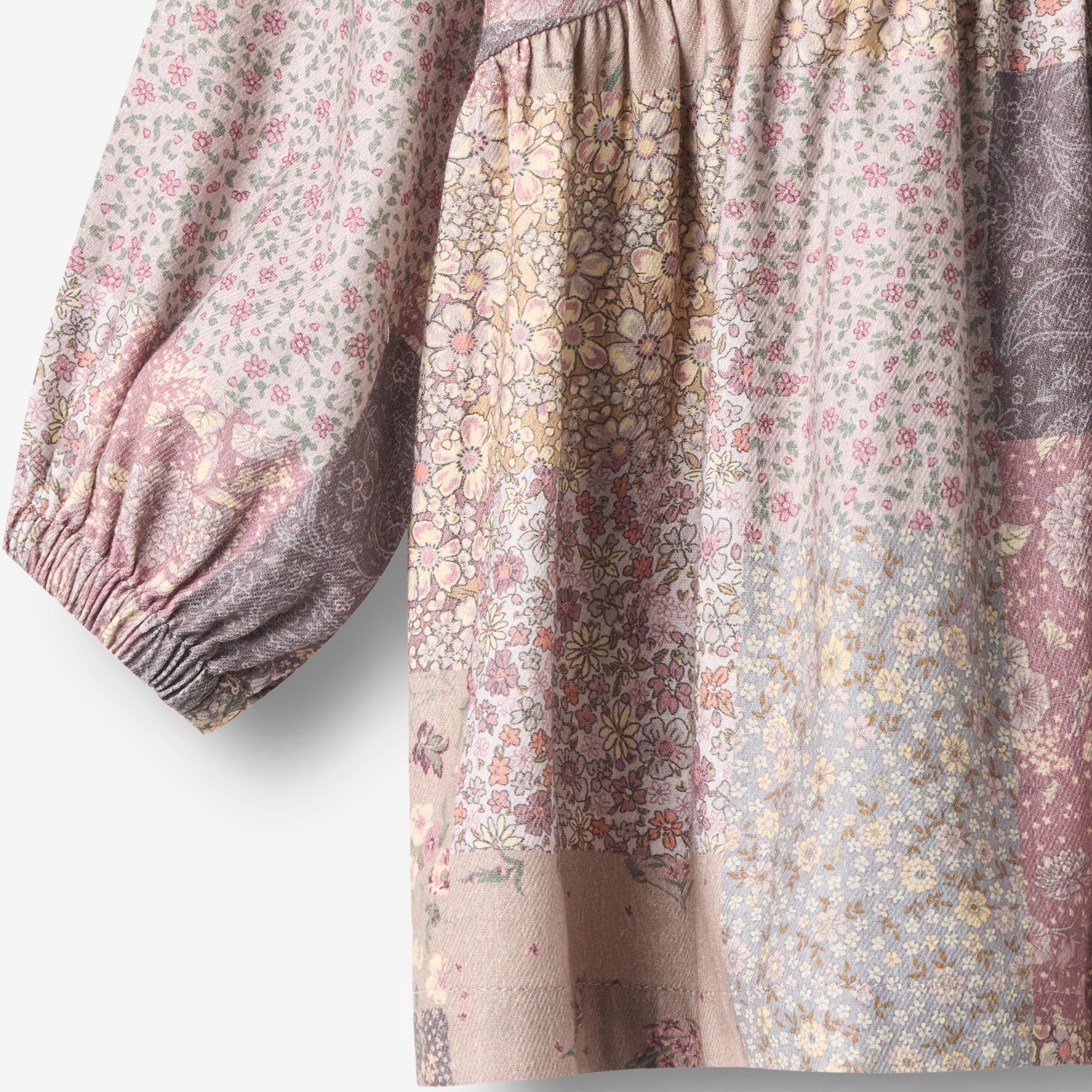 wheat-herdis-langarm-kleid-patchwork-flowers-bio image 6
