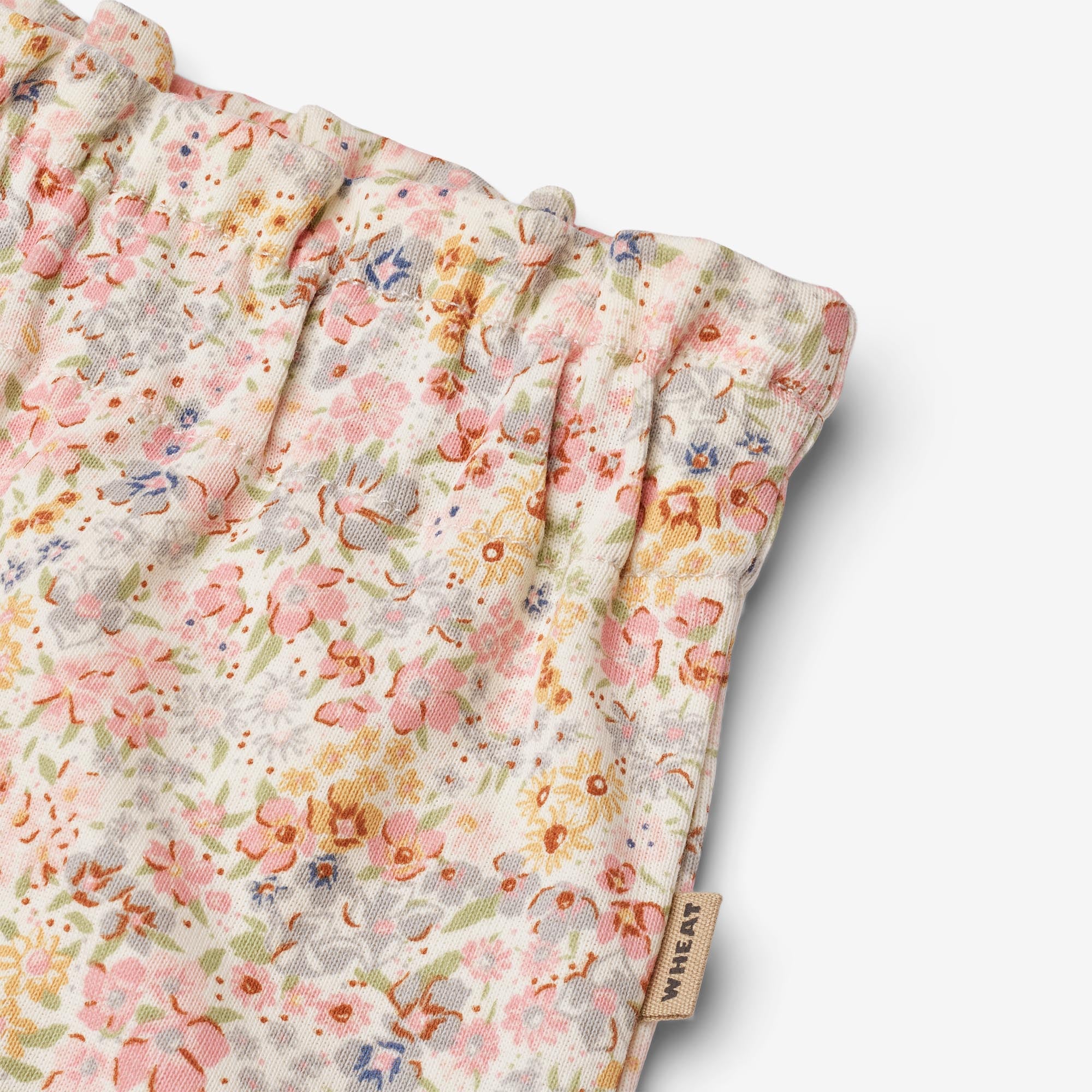 wheat-sandy-shorts-bright-flowers-bio-baumwolle image 3