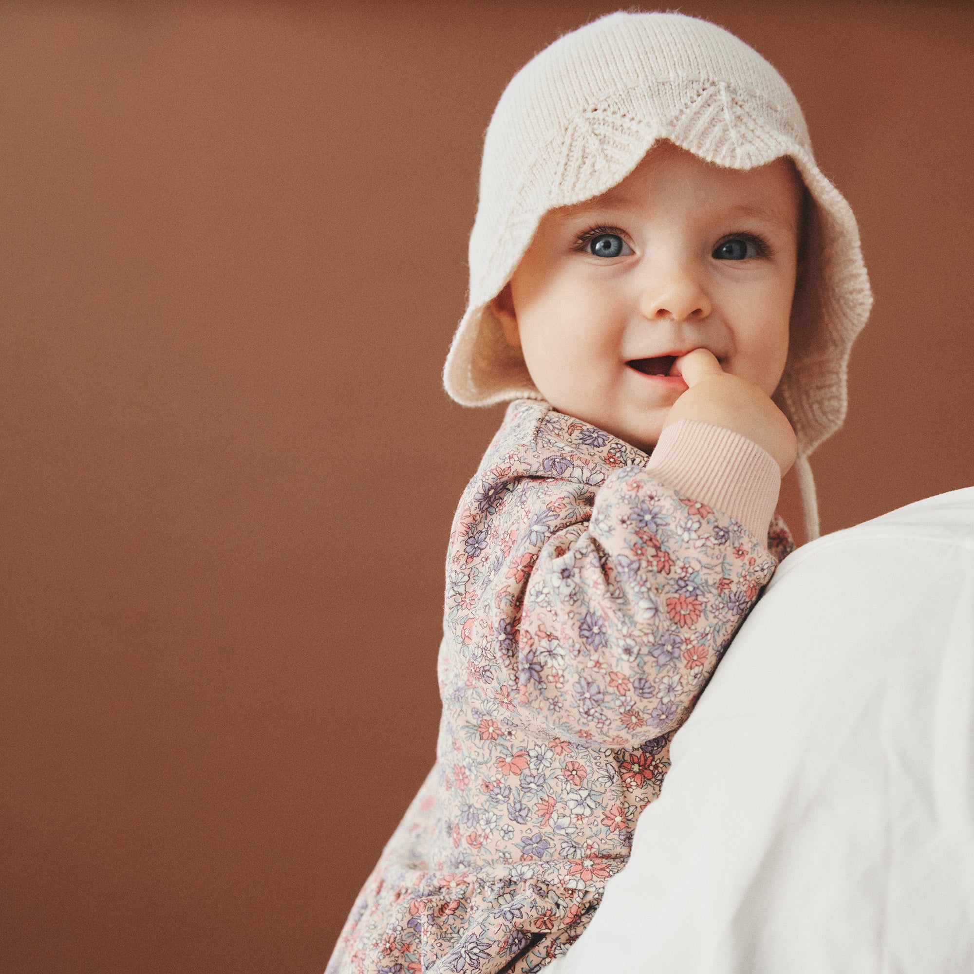 wheat-amya-strick-bonnet-offwhite-melange-merinowolle image 2