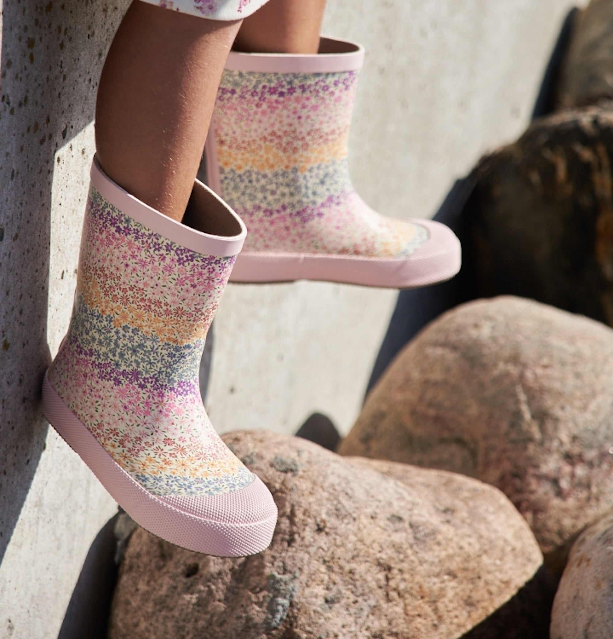 wheat-muddy-gummistiefel-rainbow-flowers-naturkautschuk image 4
