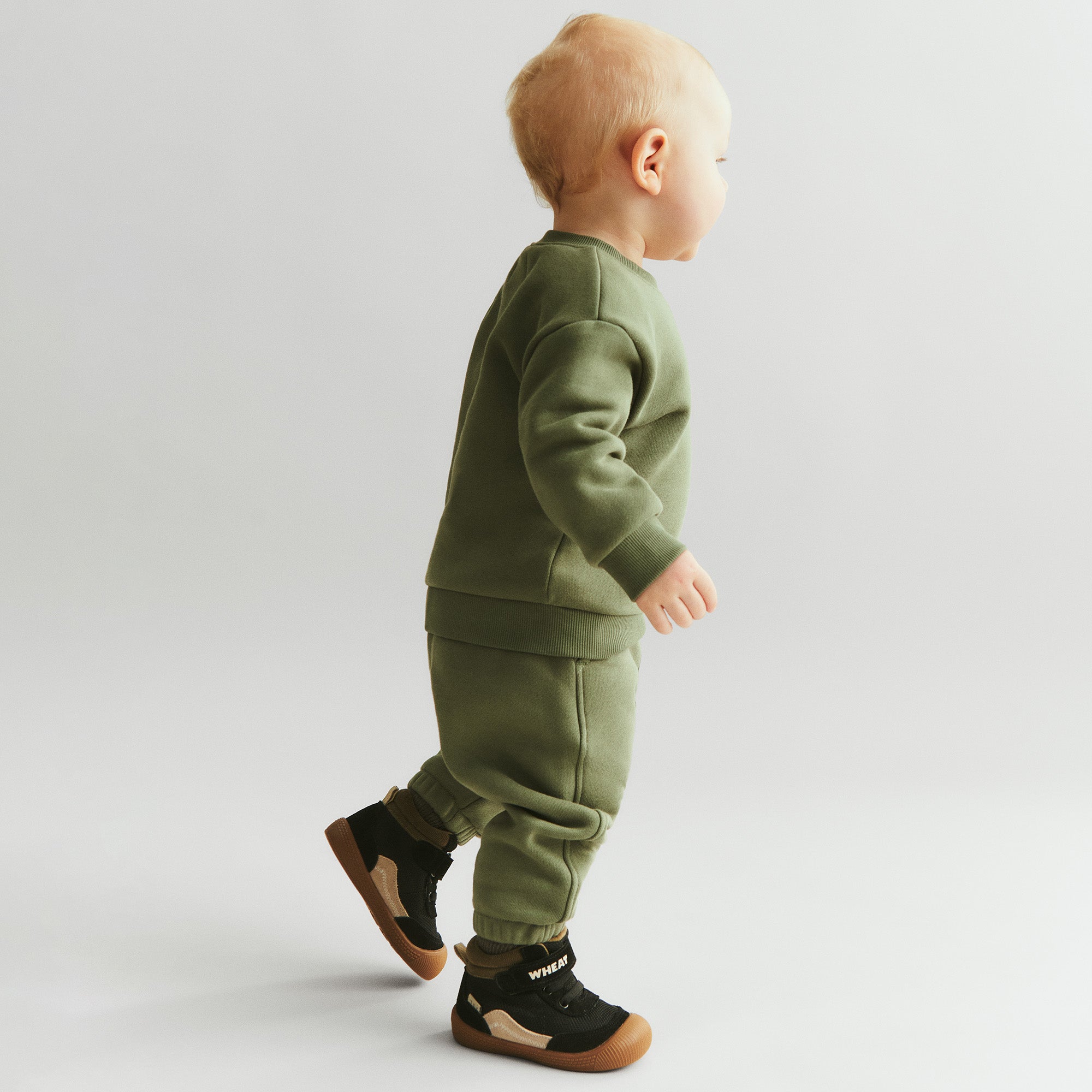 wheat-cruz-sweathose-dusty-green-bio-baumwolle-baby image 2