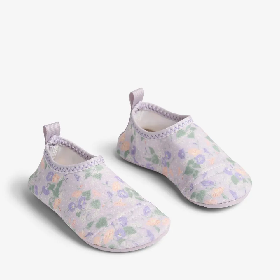 wheat-dolphin-badeschuhe-purple-light-petunias-barfu image 1