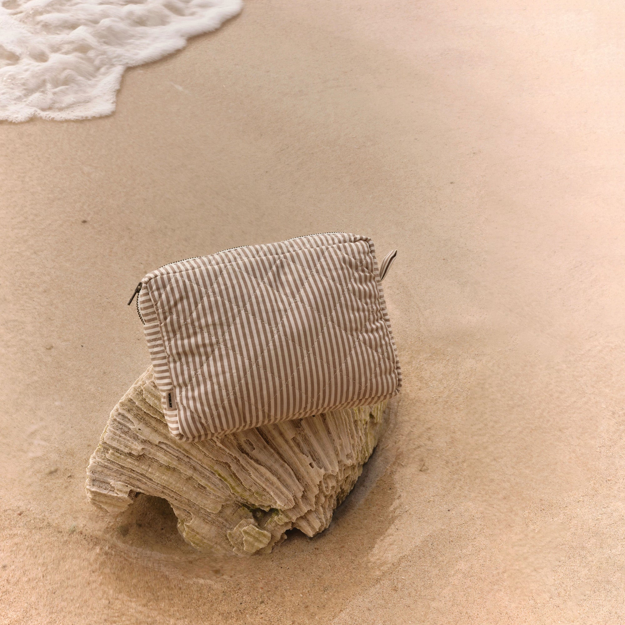 wheat-ziggi-wash-bag-large-cappucino-stripe-bio image 2