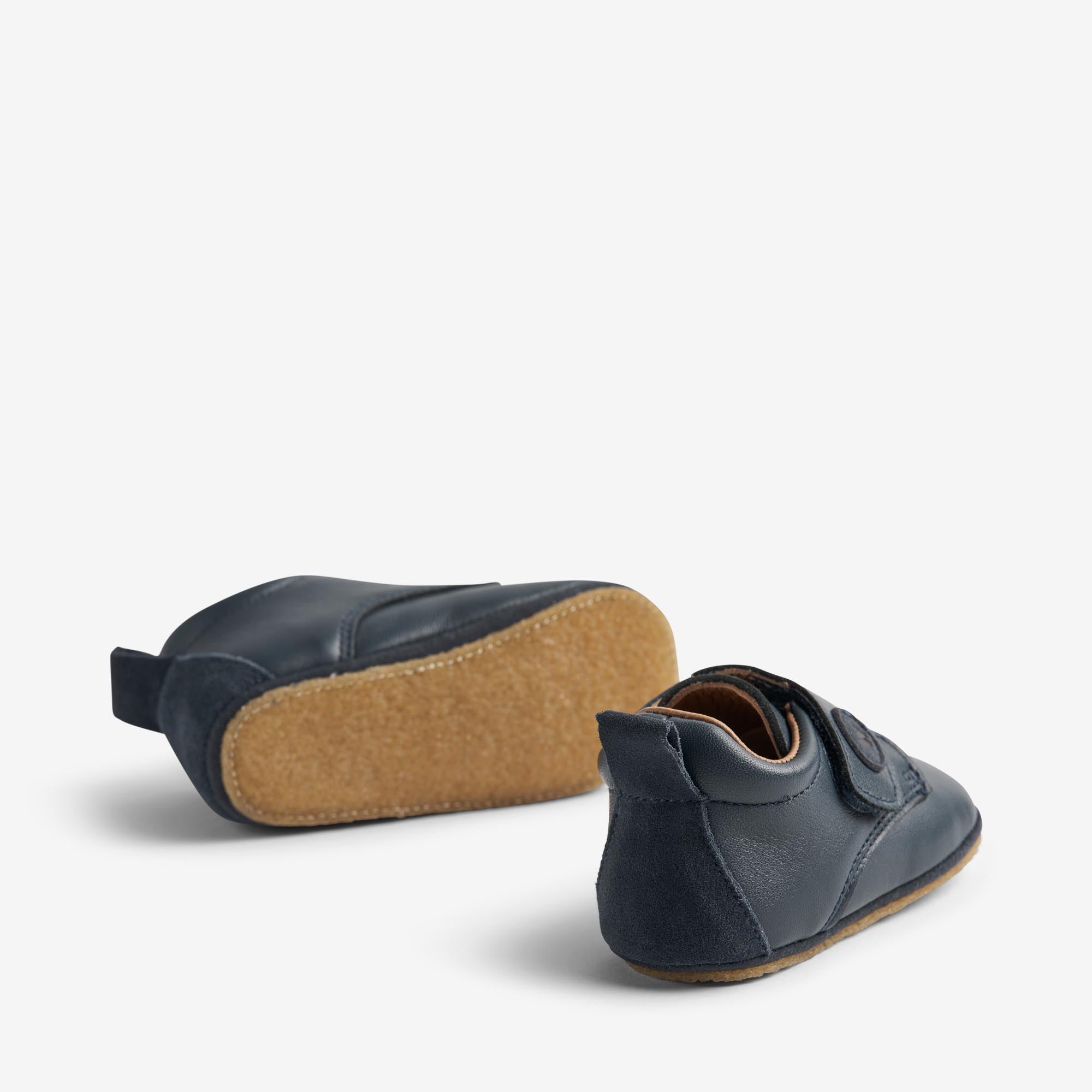 wheat-indoor-shoe-dakota-hausschuhe-navy-leder-klett image 3