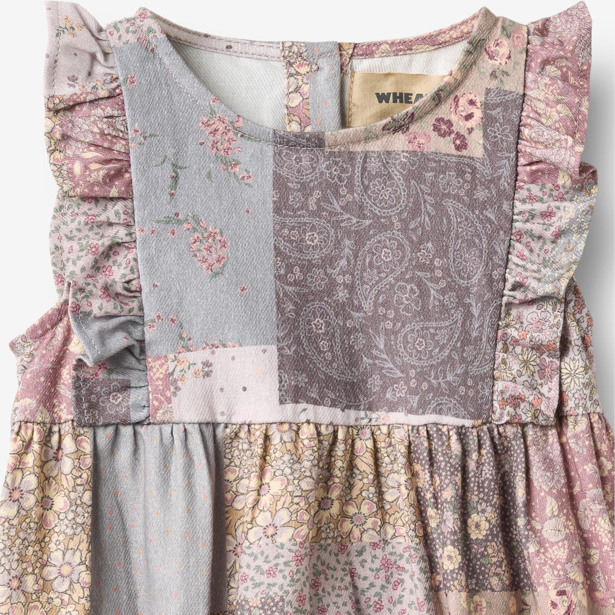 wheat-romper-emmaline-patchwork-flowers-strampler-bio image 3