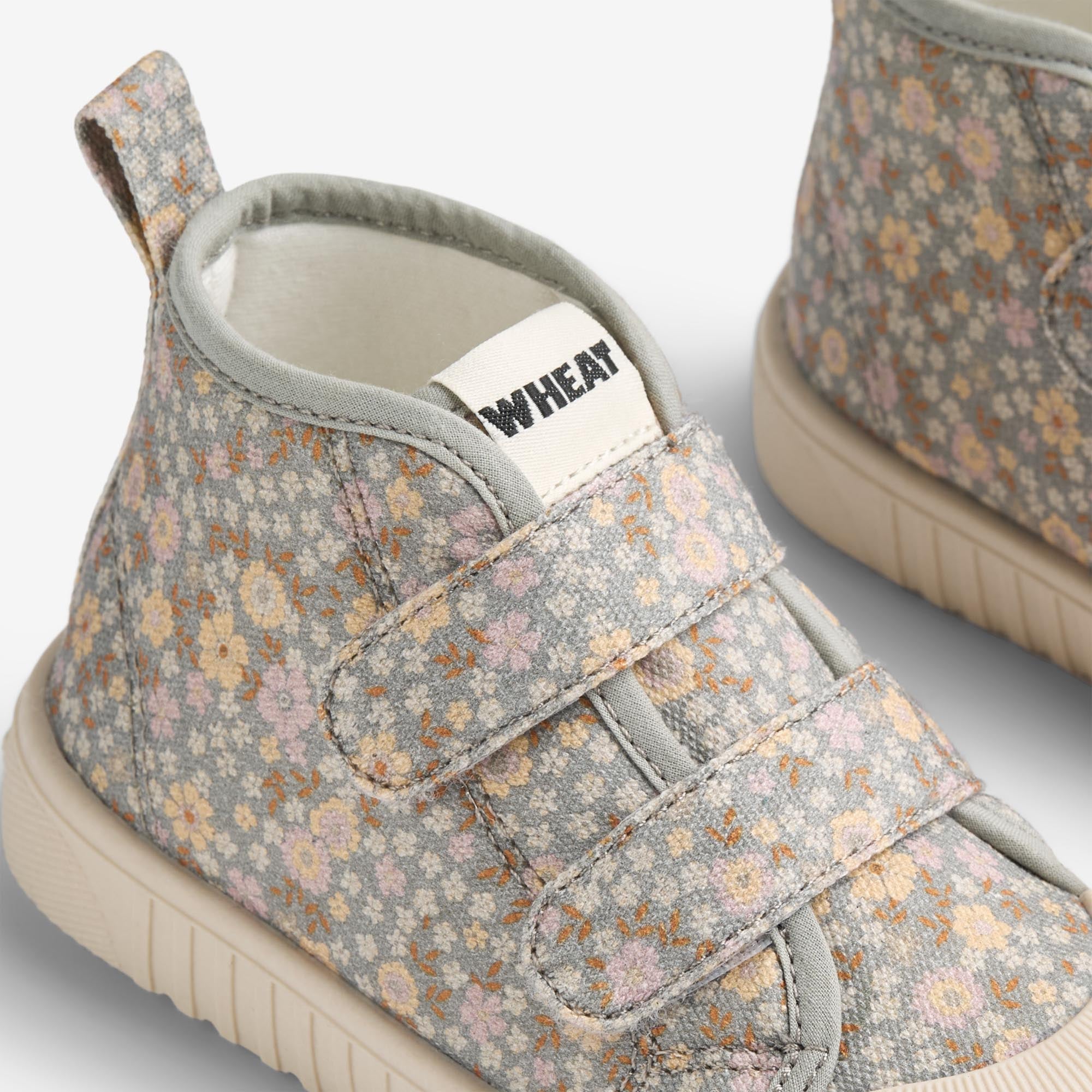 wheat-leo-sneaker-slightly-blue-flowers-canvas image 4
