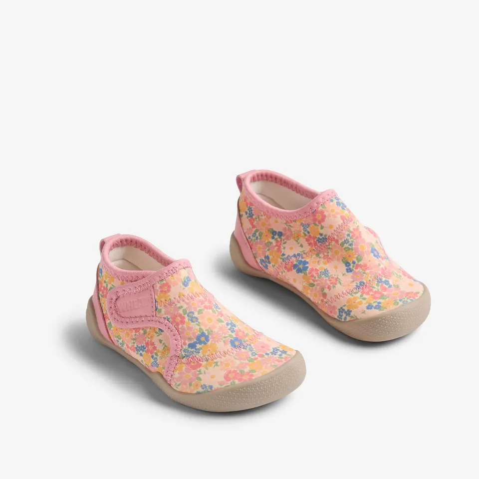 wheat-shawn-badeschuh-multi-flowers-neopren-barfuss-kinder image 1