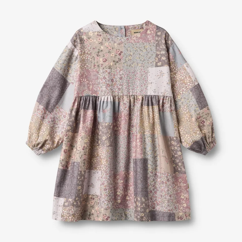 wheat-herdis-kleid-patchwork-flowers-bio-baumwolle image 1