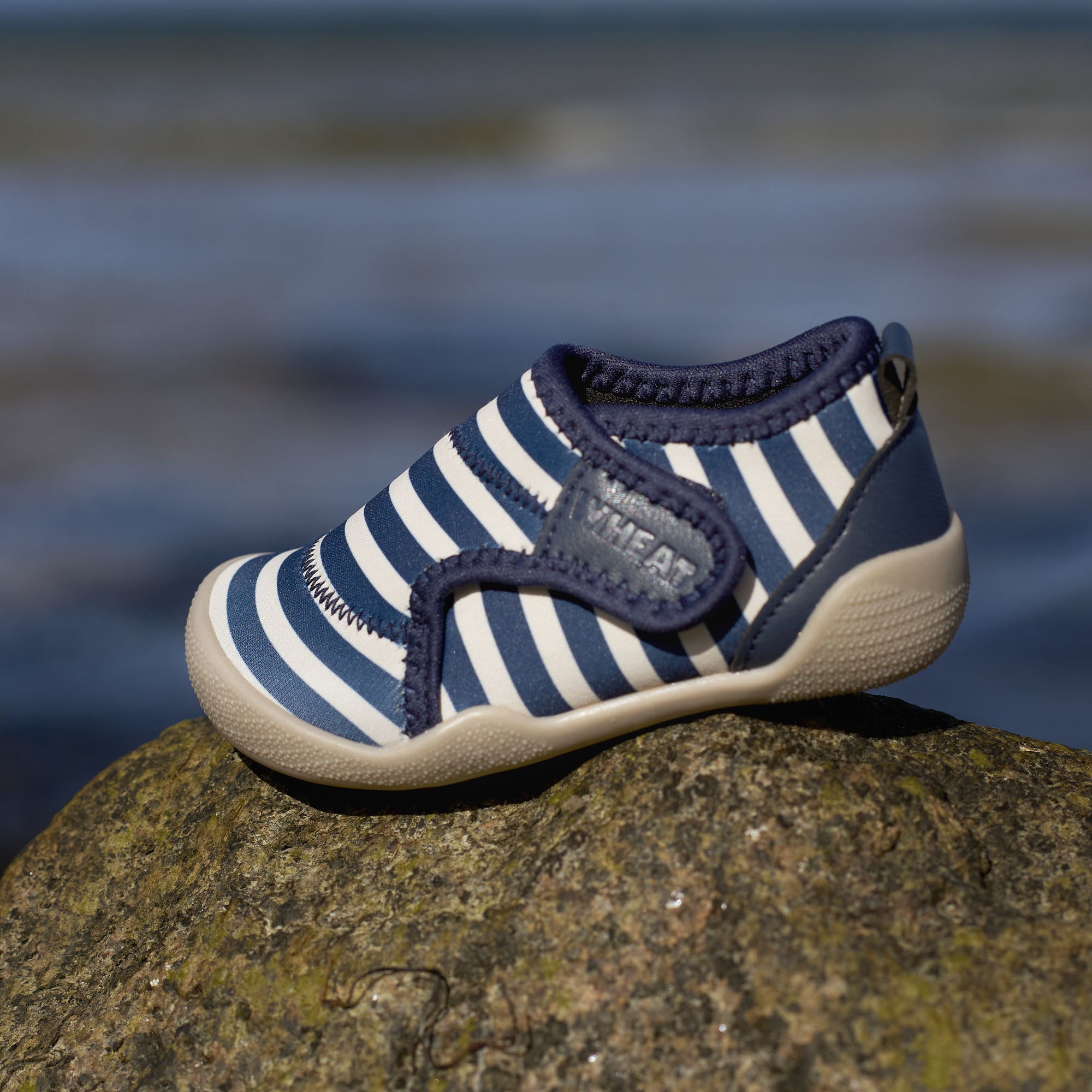 wheat-shawn-badeschuhe-indigo-stripe-barfu-neopren image 2