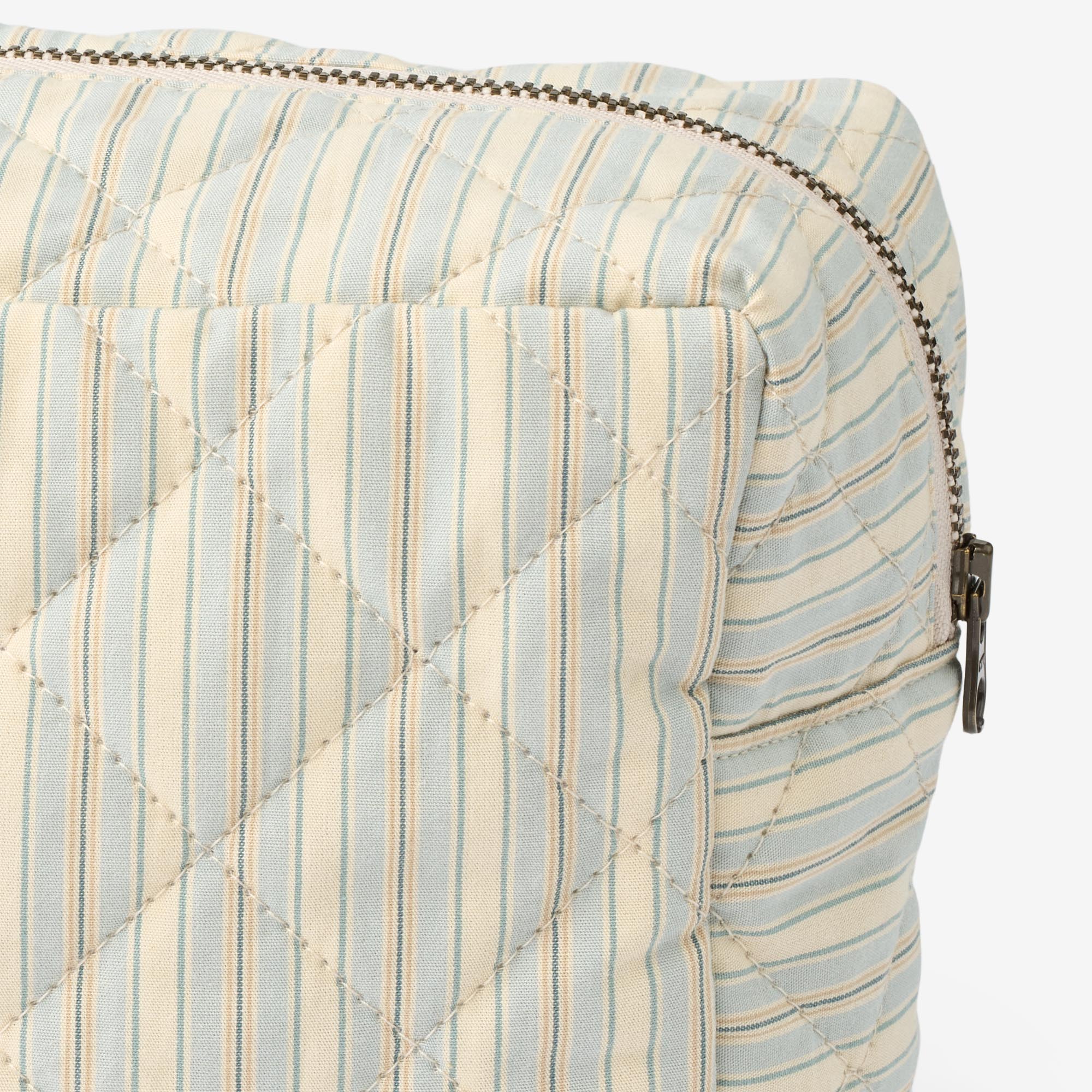 wheat-waschtasche-ziggi-large-kulturbeutel-blue-ocean-stripe-bio image 3
