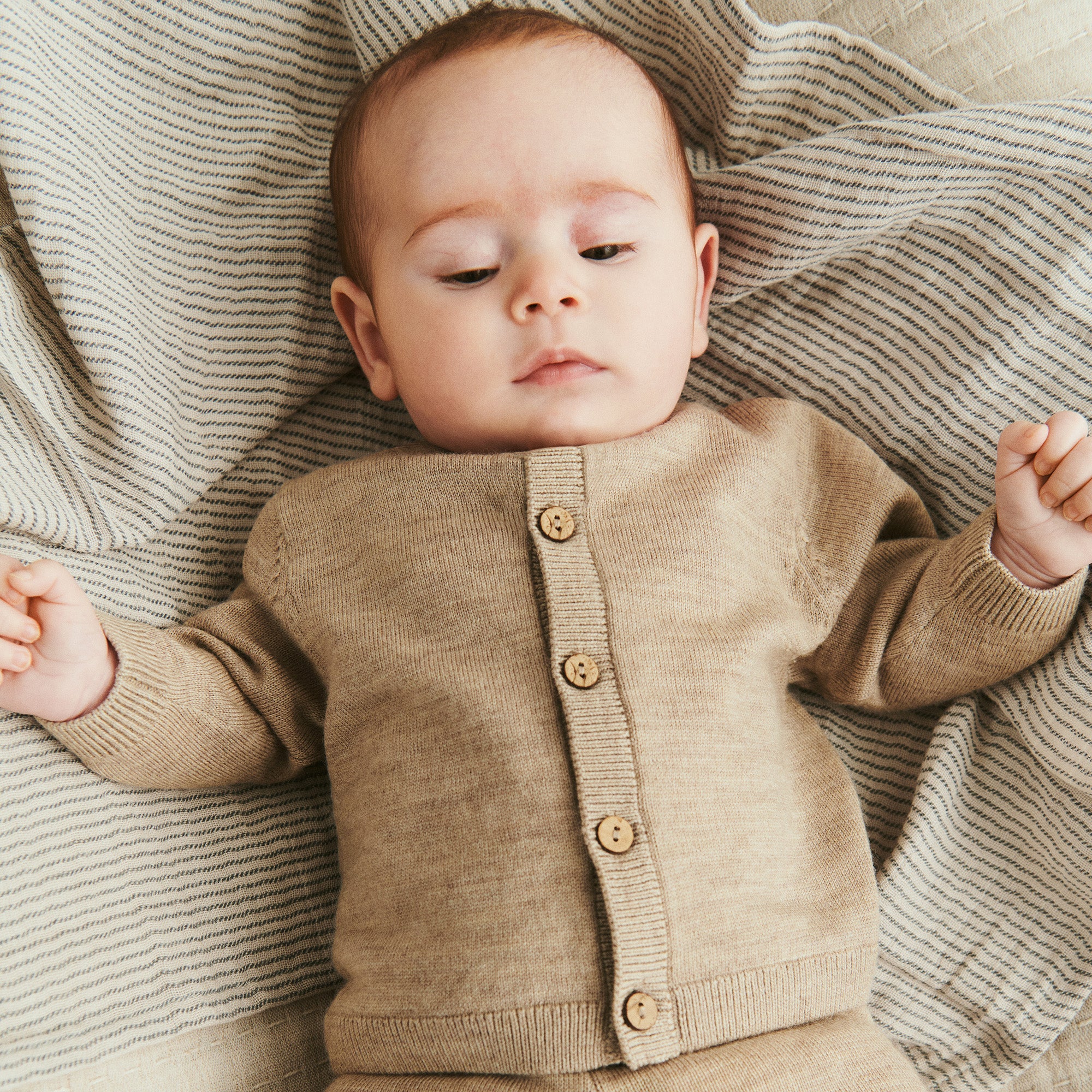 wheat-knit-cardigan-nico-strickjacke-warm-sand-melange-merino image 4