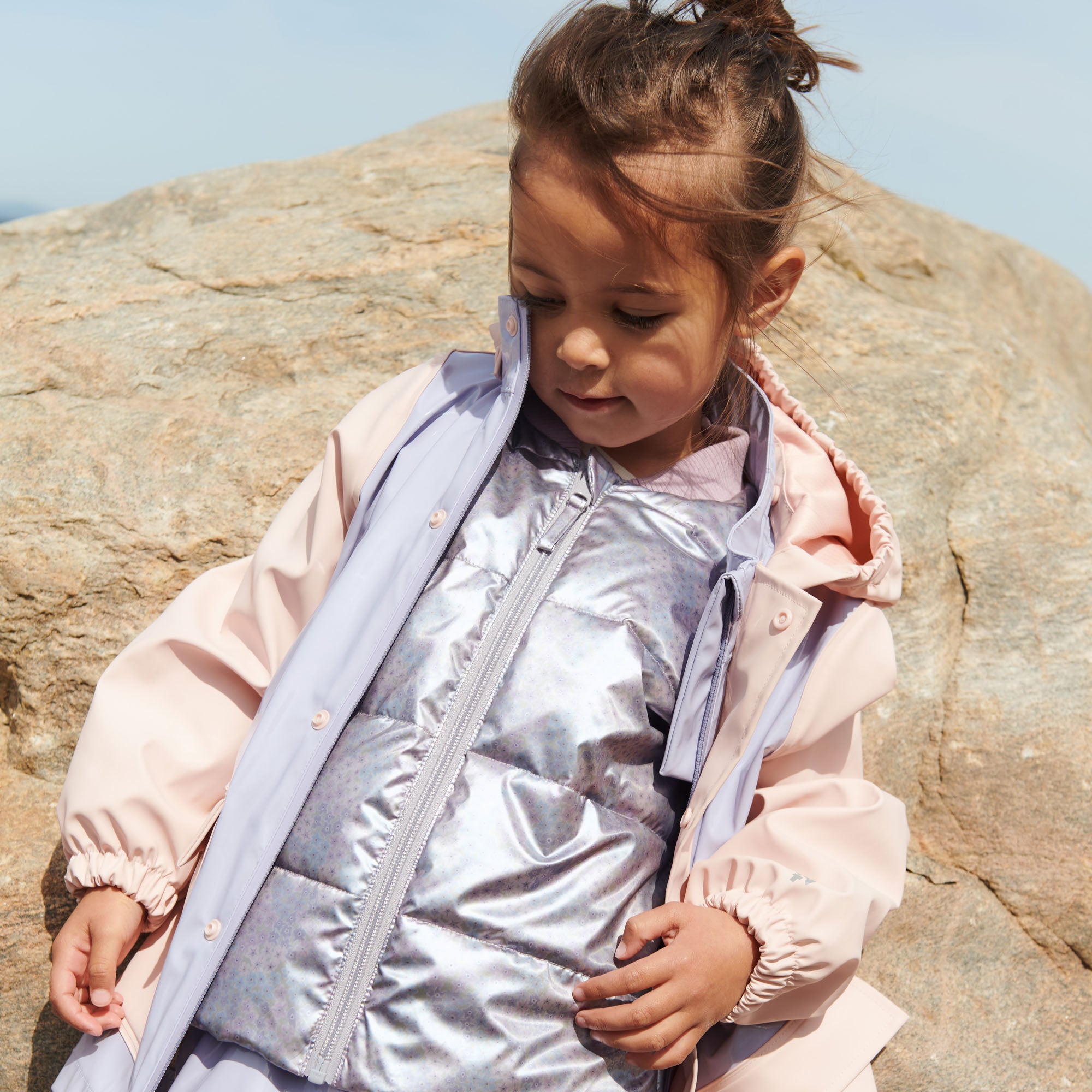 wheat-fryd-puffer-gilet-kinderweste-silver-sky-flower-recycelt image 2