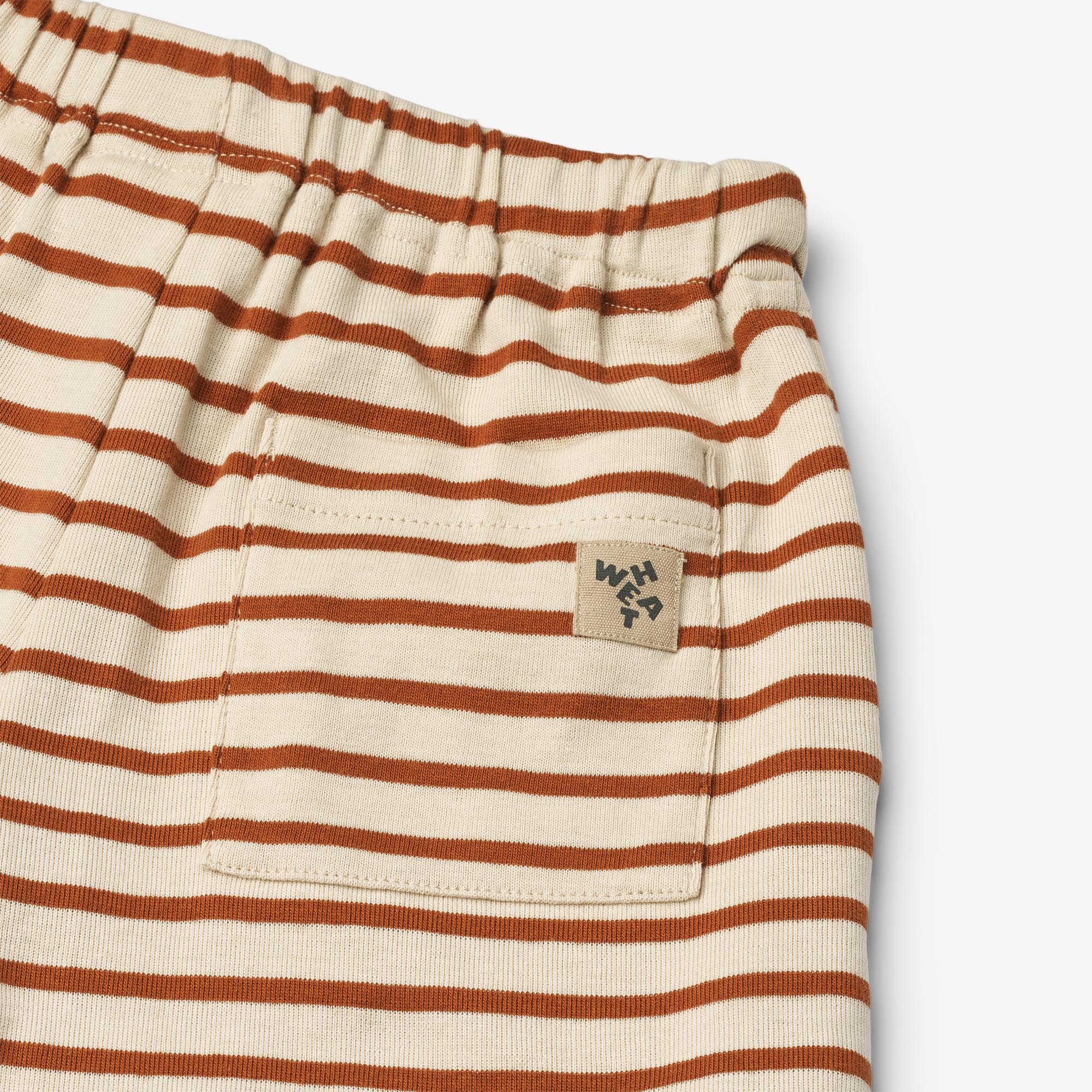 wheat-kalle-jersey-shorts-warm-caramel-stripe-bio-baumwolle image 4