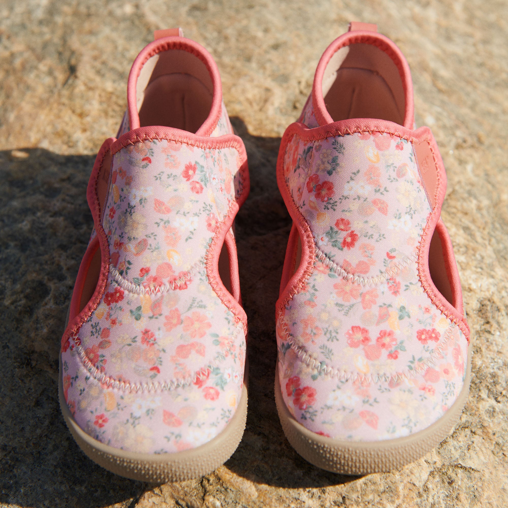 wheat-footwear-badeschuh-swirl-ivory-flower-meadow-neopren image 2