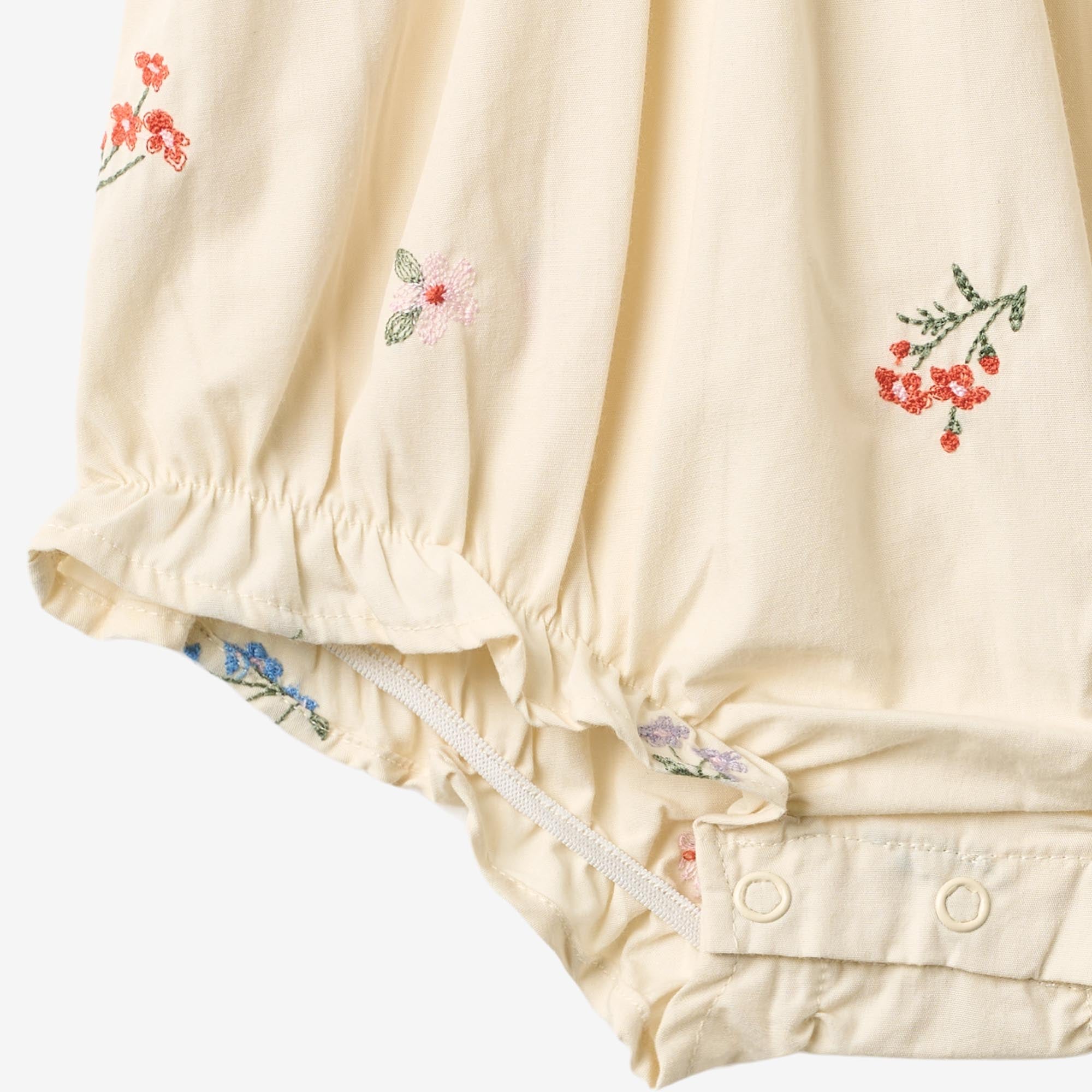 wheat-margit-romper-baby-ivory-stickblumen-bio-baumwolle image 3