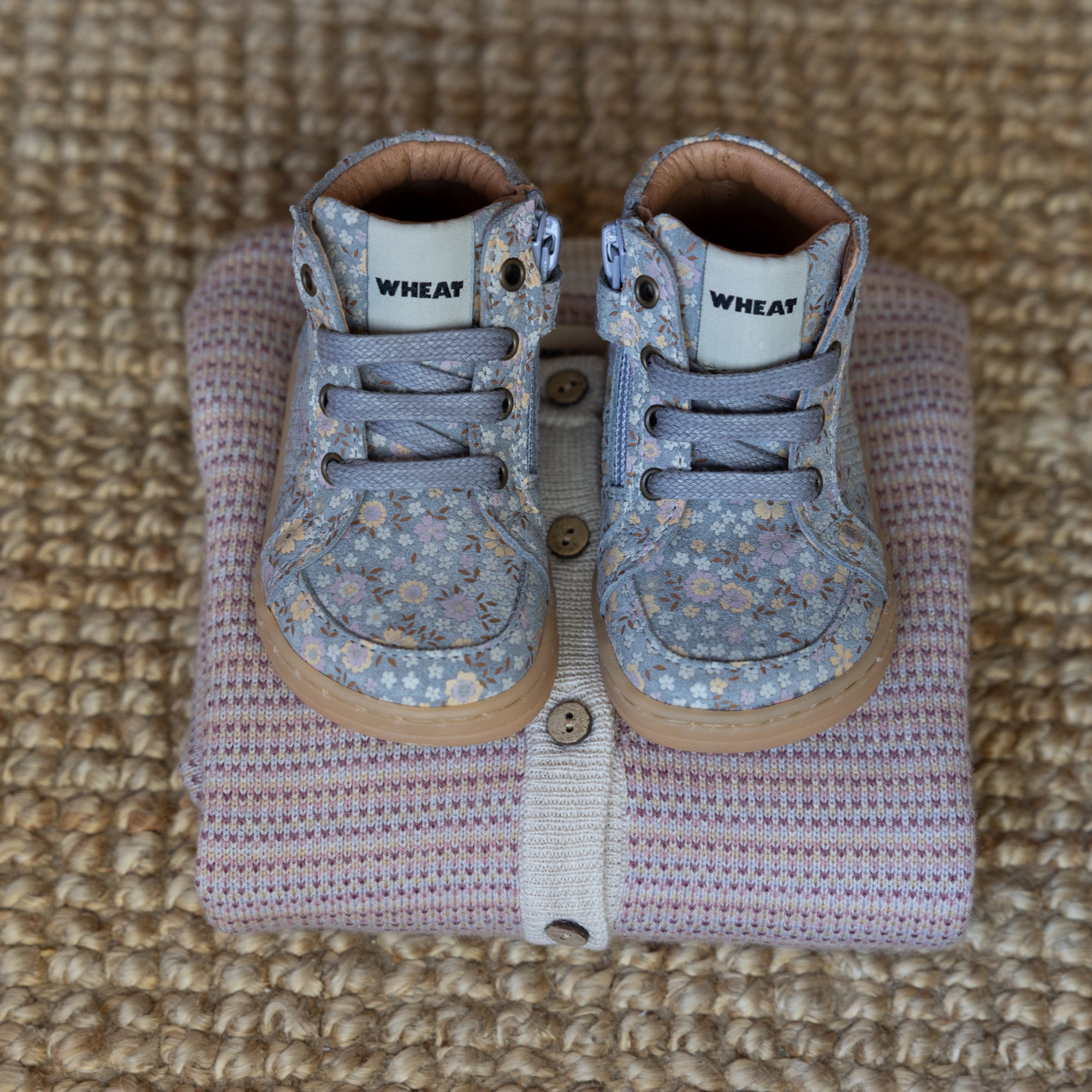 wheat-nico-strickjacke-rose-merinowolle-cardigan image 4