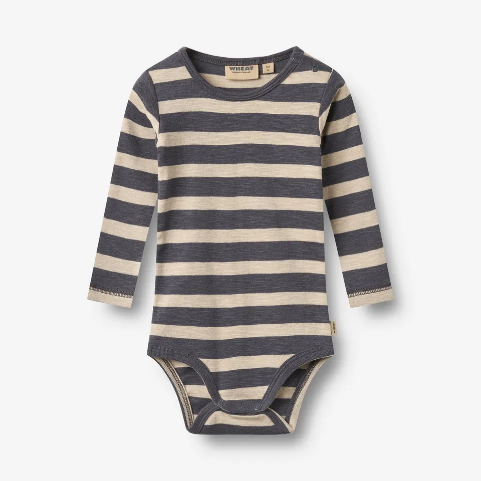 wheat-freddie-body-l-s-greyblue-stripe-bio-baumwolle image 1