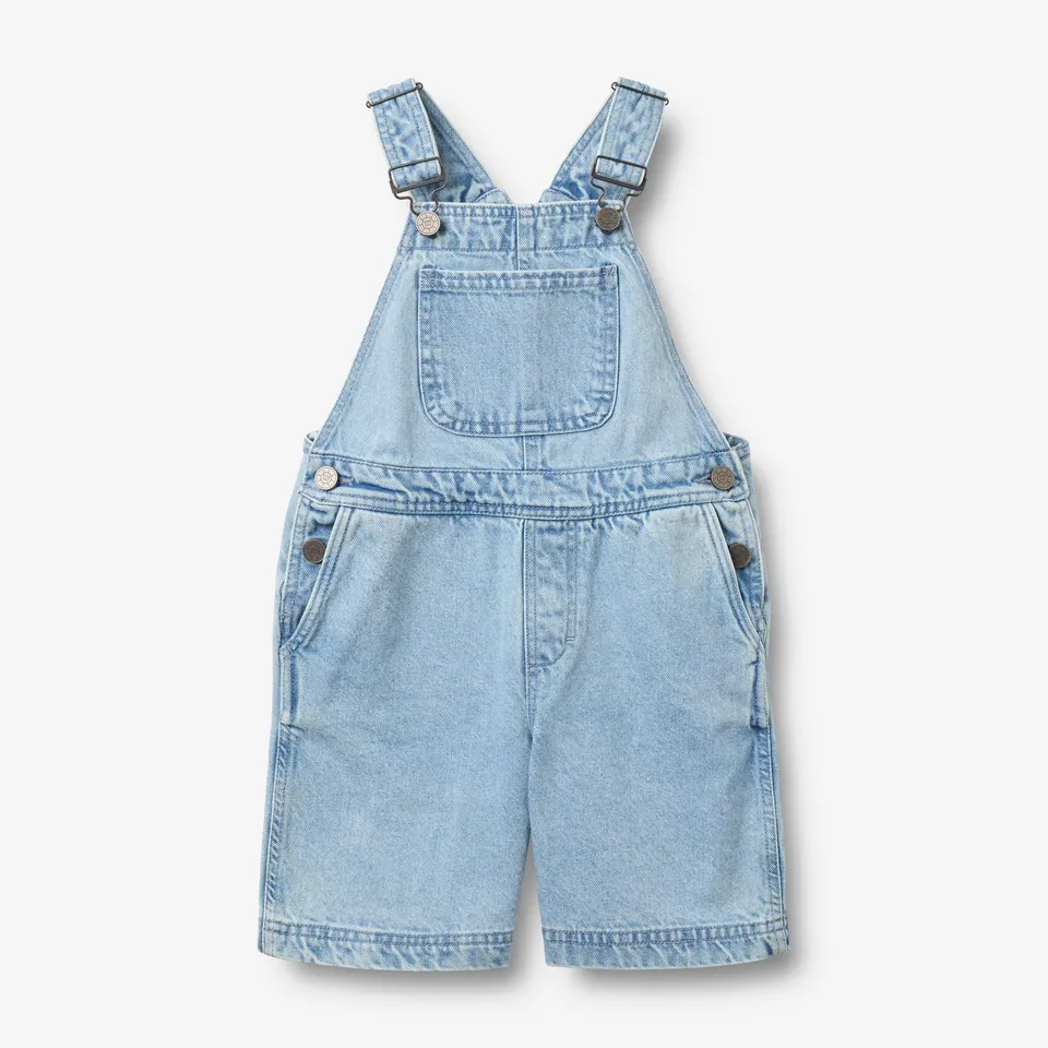 wheat-lykke-kurze-latzhose-hellblau-denim-bio image 1