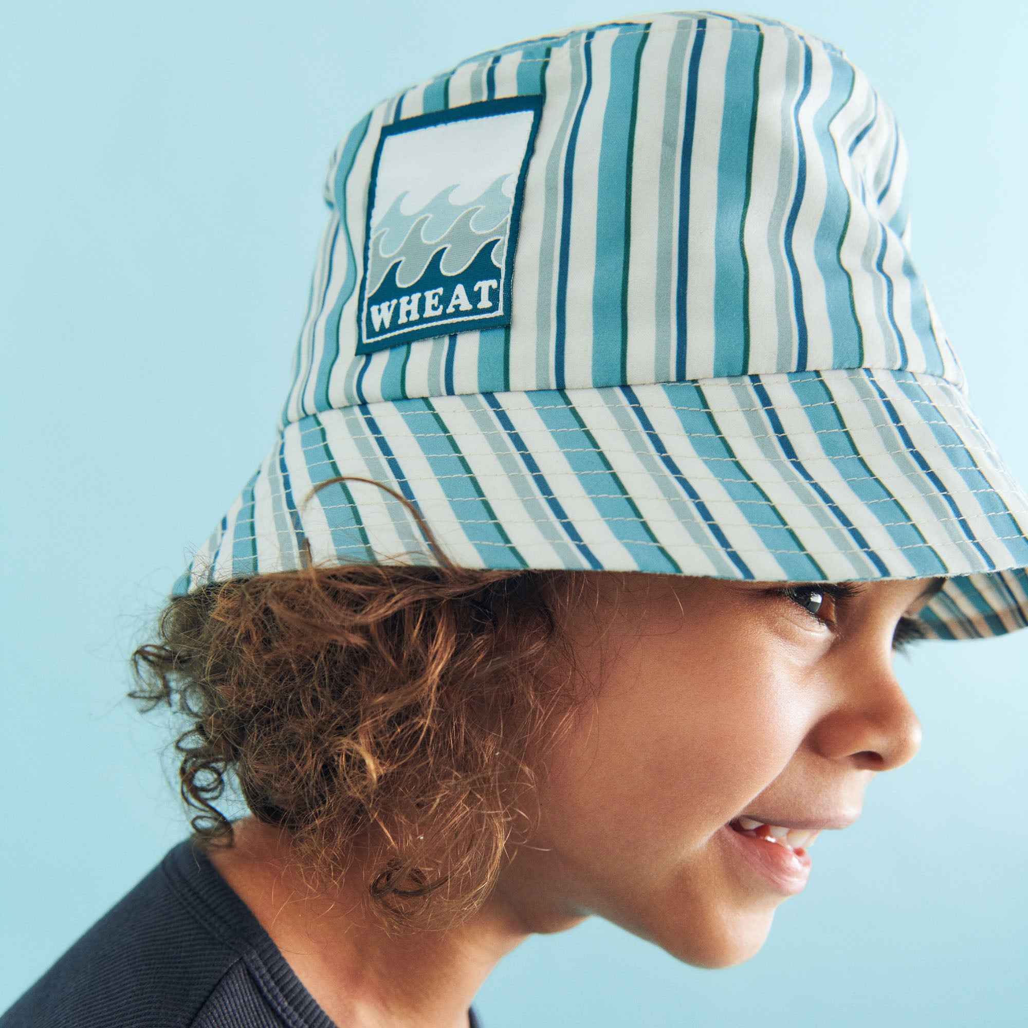 wheat-tilo-badge-bucket-hat-aqua-stripe-sonnenschutz image 2