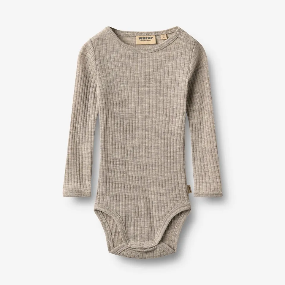 wheat-lucca-wollbody-seidenbody-khaki-merinowolle image 1