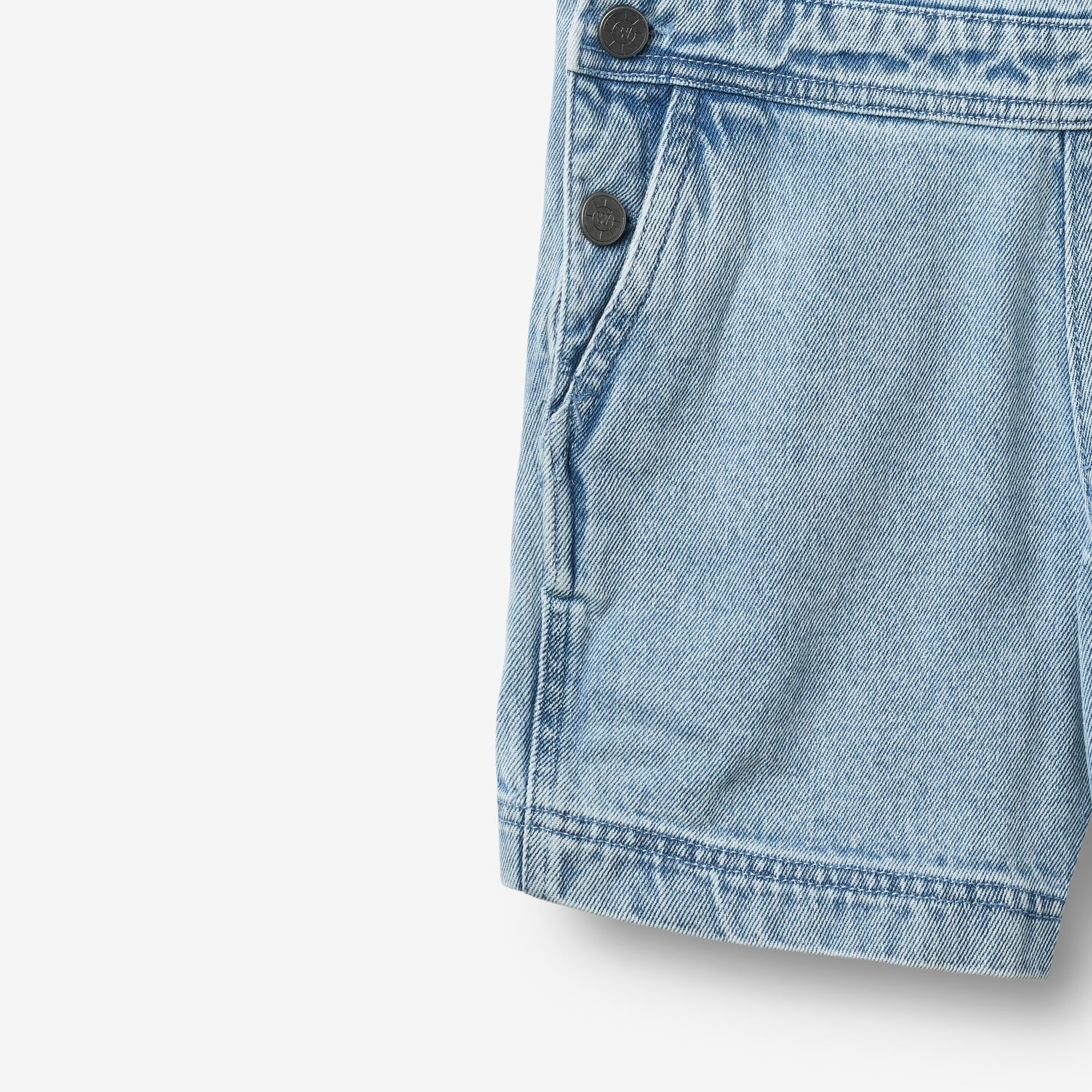 wheat-lykke-kurze-latzhose-hellblau-denim-bio image 7