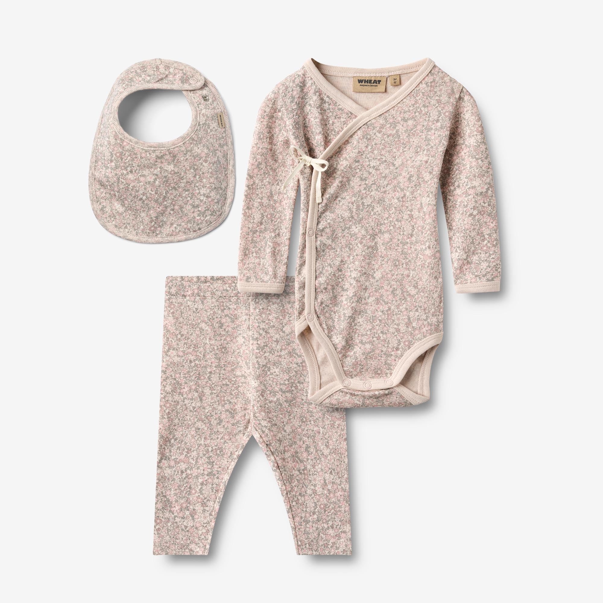 wheat-flore-almond-flower-meadow-baby-set-bio-geschenkbox image 1