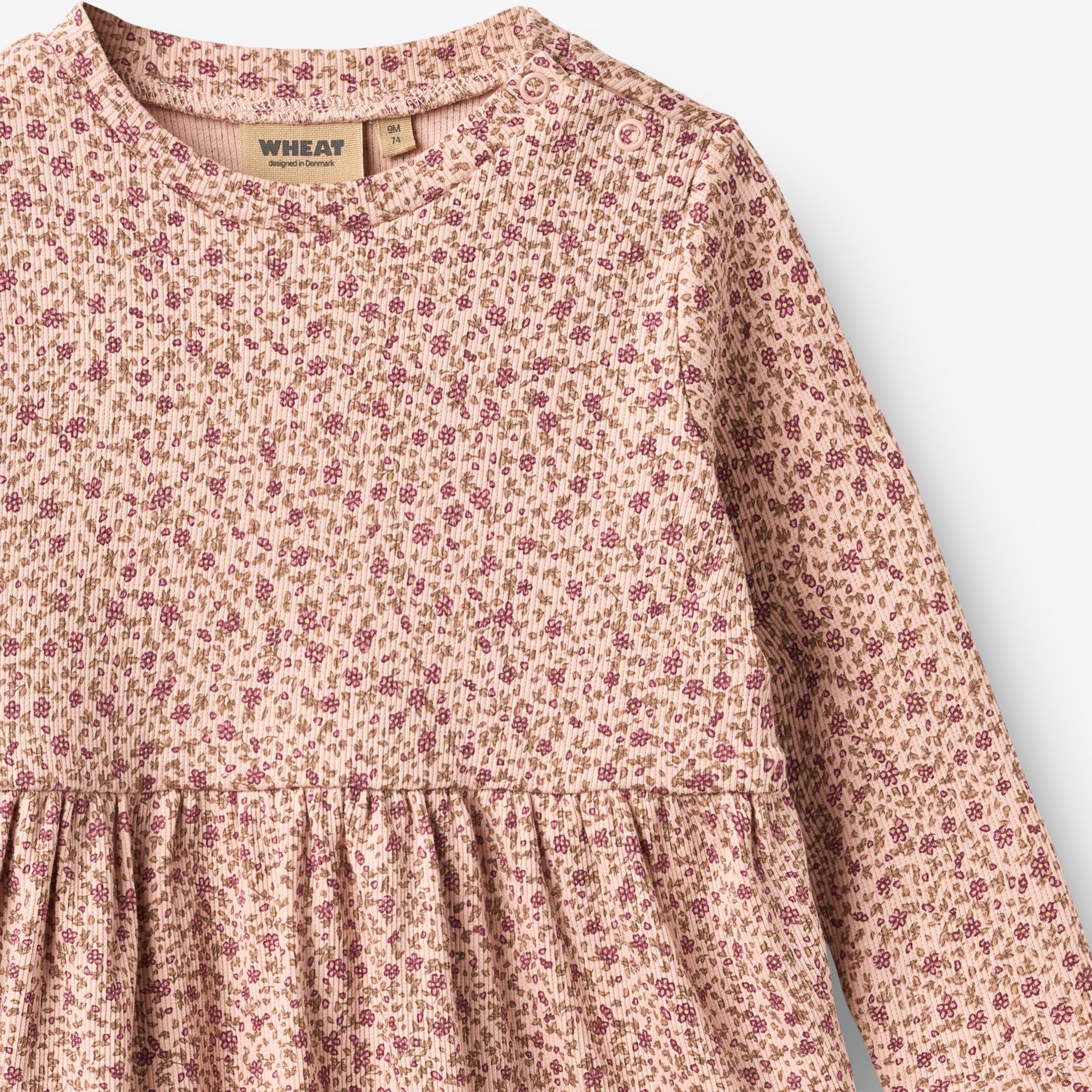wheat-sessa-jerseykleid-dime-rose-small-flowers-bio image 3