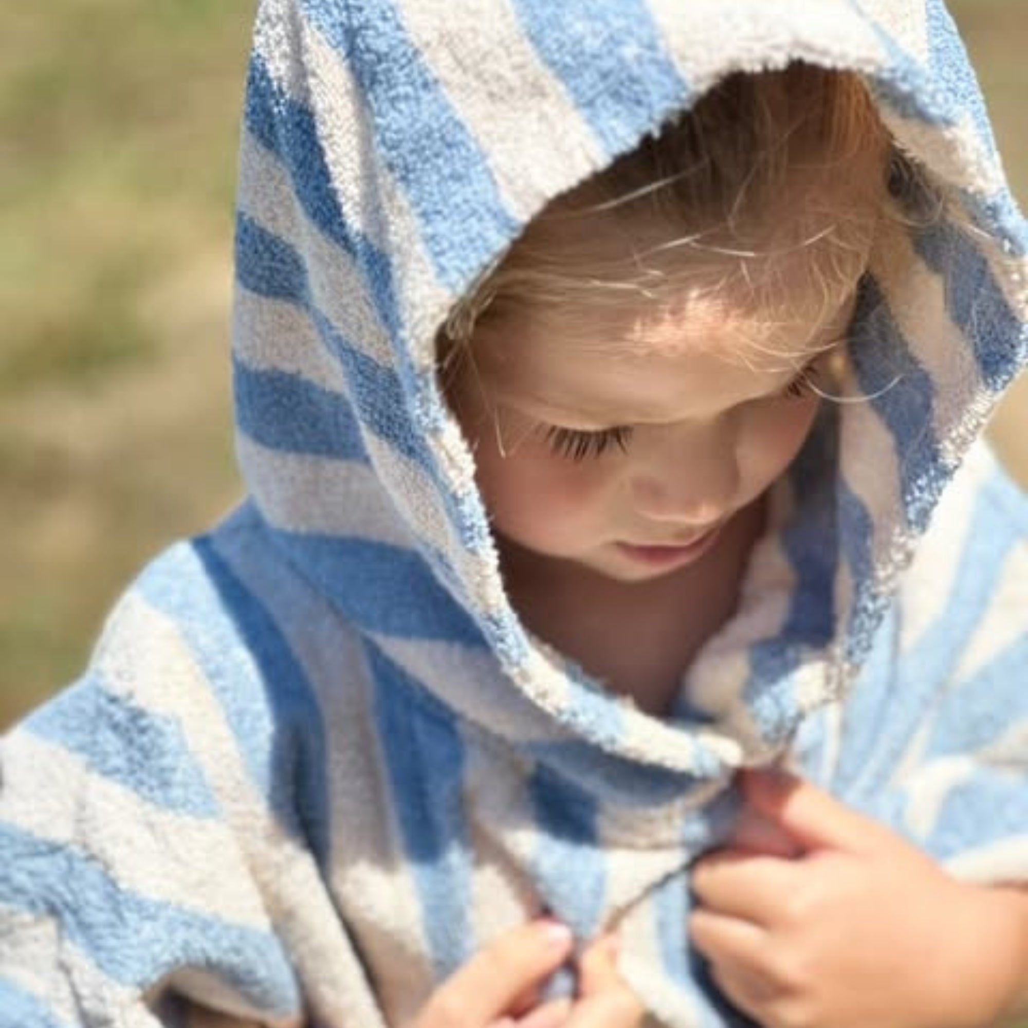 wheat-lille-badeponcho-kinder-blue-swim-stripe-bio-baumwolle image 2