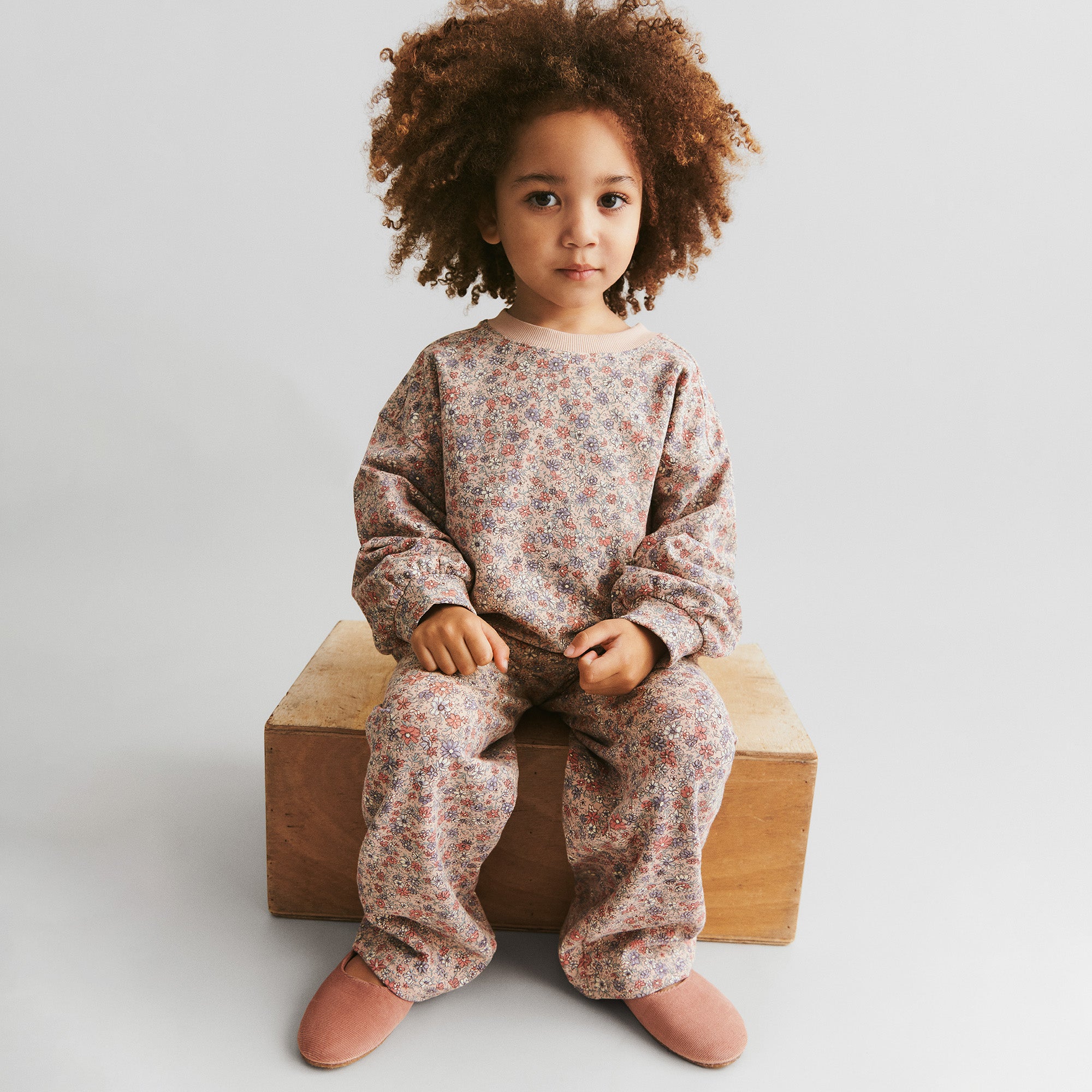 wheat-lia-sweatshirt-rose-dust-flowers-bio-baumwolle image 4