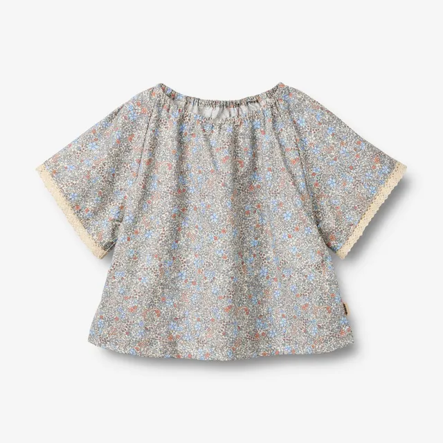 wheat-hannah-bluse-baby-air-blue-flowers-bio-baumwolle image 1